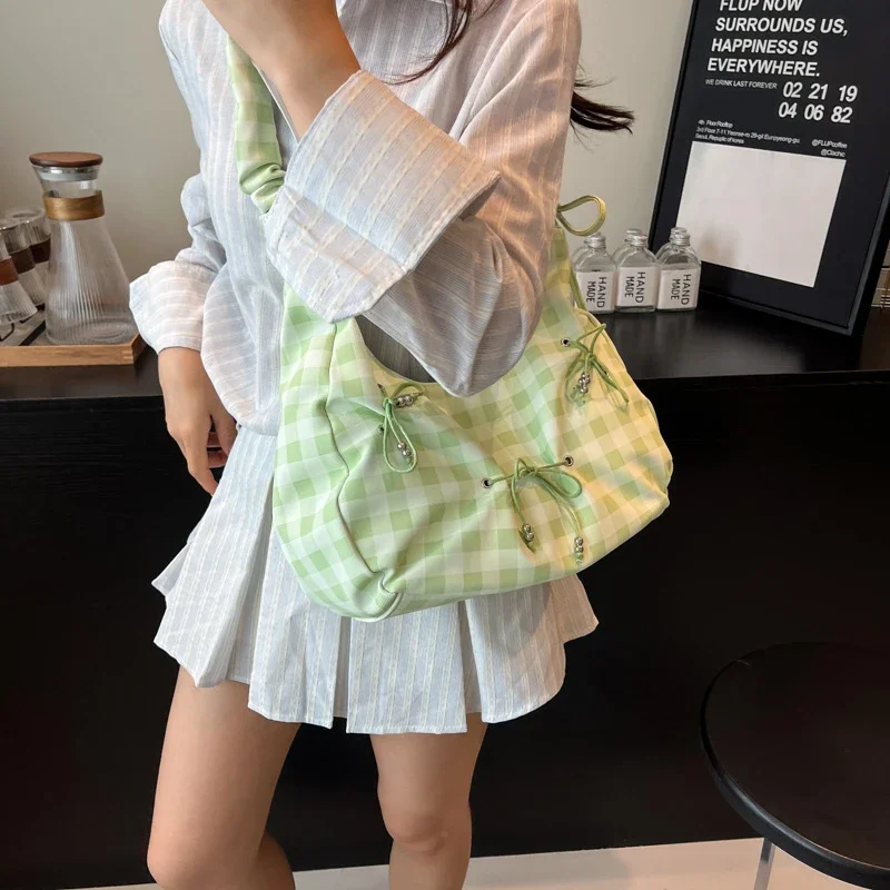 Plaid Summer New Versatile Shoulder Bags Sewing Thread Women's Bags Hot Sale Bow Commuting Sweet Women's Handbags Green
Plaid Summer New Versatile Shoulder Bags Sewing Thread Women's Bags Hot Sale Bow Commuting Sweet Women's Handbags Green