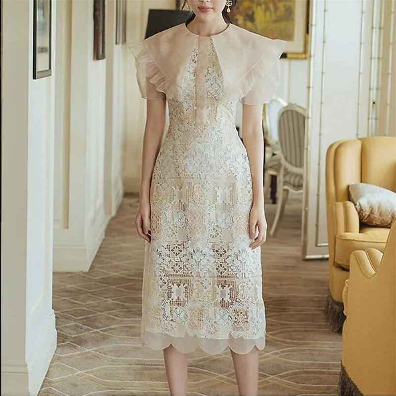 Runway High Fashion Design Lace Dress Embroidery Patchwork Ruffles Lapel Collar Straight Dress Puff Sleeve Slim Midi Party Dress
Runway High Fashion Design Lace Dress Embroidery Patchwork Ruffles Lapel Collar Straight Dress Puff Sleeve Slim Midi Party Dress