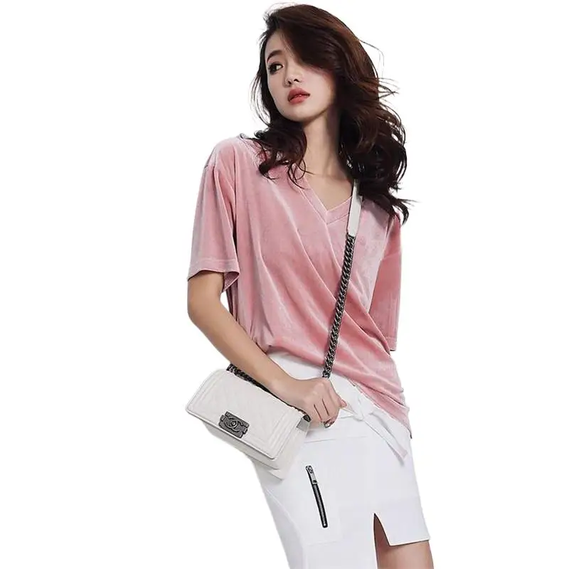 2023 Autumn Female Shirts Slim Loose Casual Tee Tops Gold Velvet V-Neck Short Sleeves Shirts Spring Solid Women Casual Blouse
2023 Autumn Female Shirts Slim Loose Casual Tee Tops Gold Velvet V-Neck Short Sleeves Shirts Spring Solid Women Casual Blouse