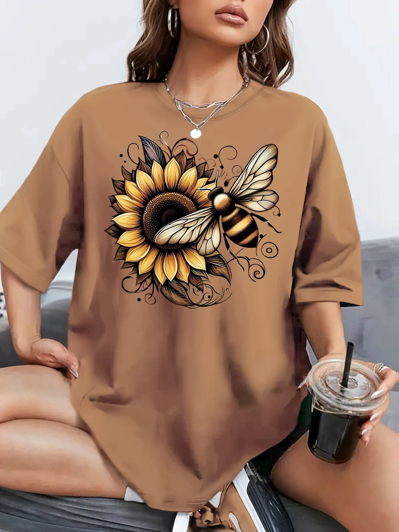Summer Women's Plus Size T-Shirt Original Design Fashion Sunflower Bee Printed Women's Casual Soft Round Neck Short Sleeved Tops
Summer Women's Plus Size T-Shirt Original Design Fashion Sunflower Bee Printed Women's Casual Soft Round Neck Short Sleeved Tops