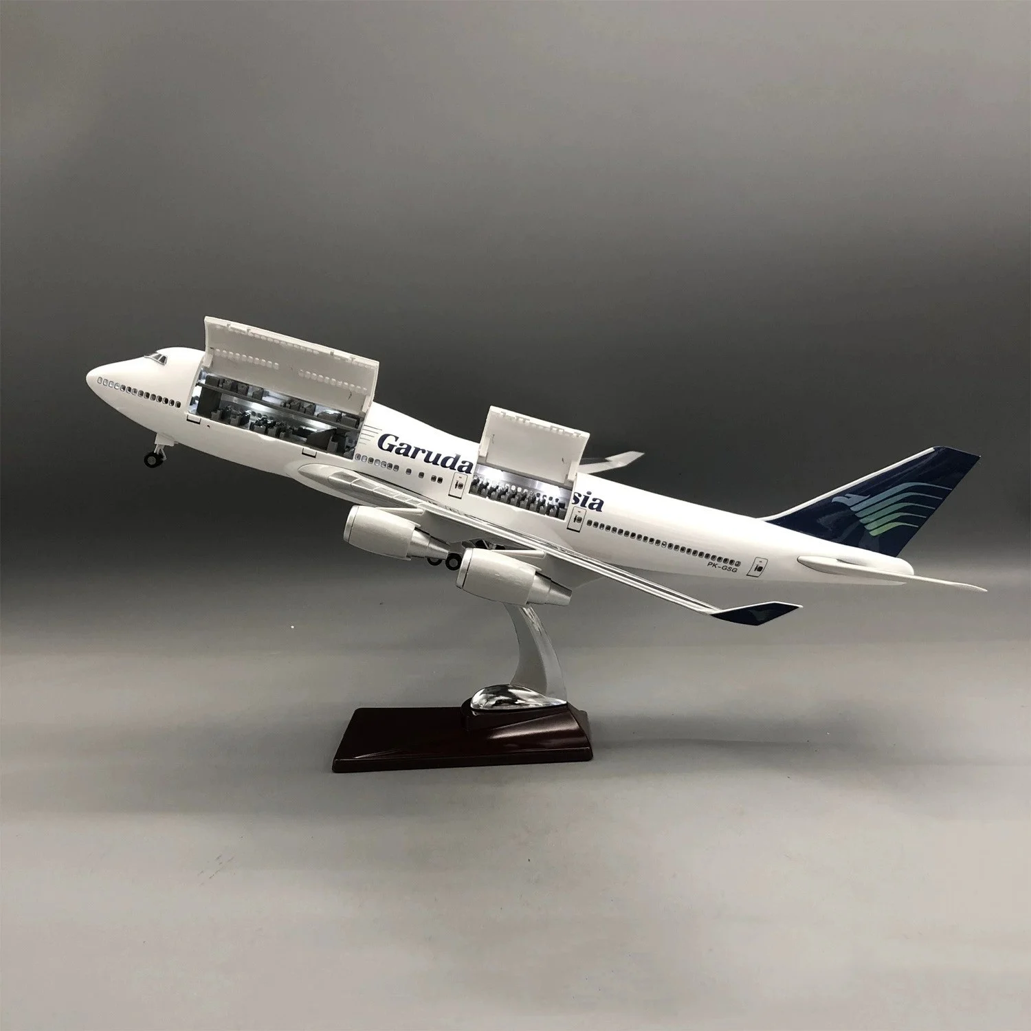 New Cabin Door Openable 1/150 Large Scale Garuda Indonesia B747 Resin Diecast Toy Airplane Model For Collection Display or Gift
New Cabin Door Openable 1/150 Large Scale Garuda Indonesia B747 Resin Diecast Toy Airplane Model For Collection Display or Gift