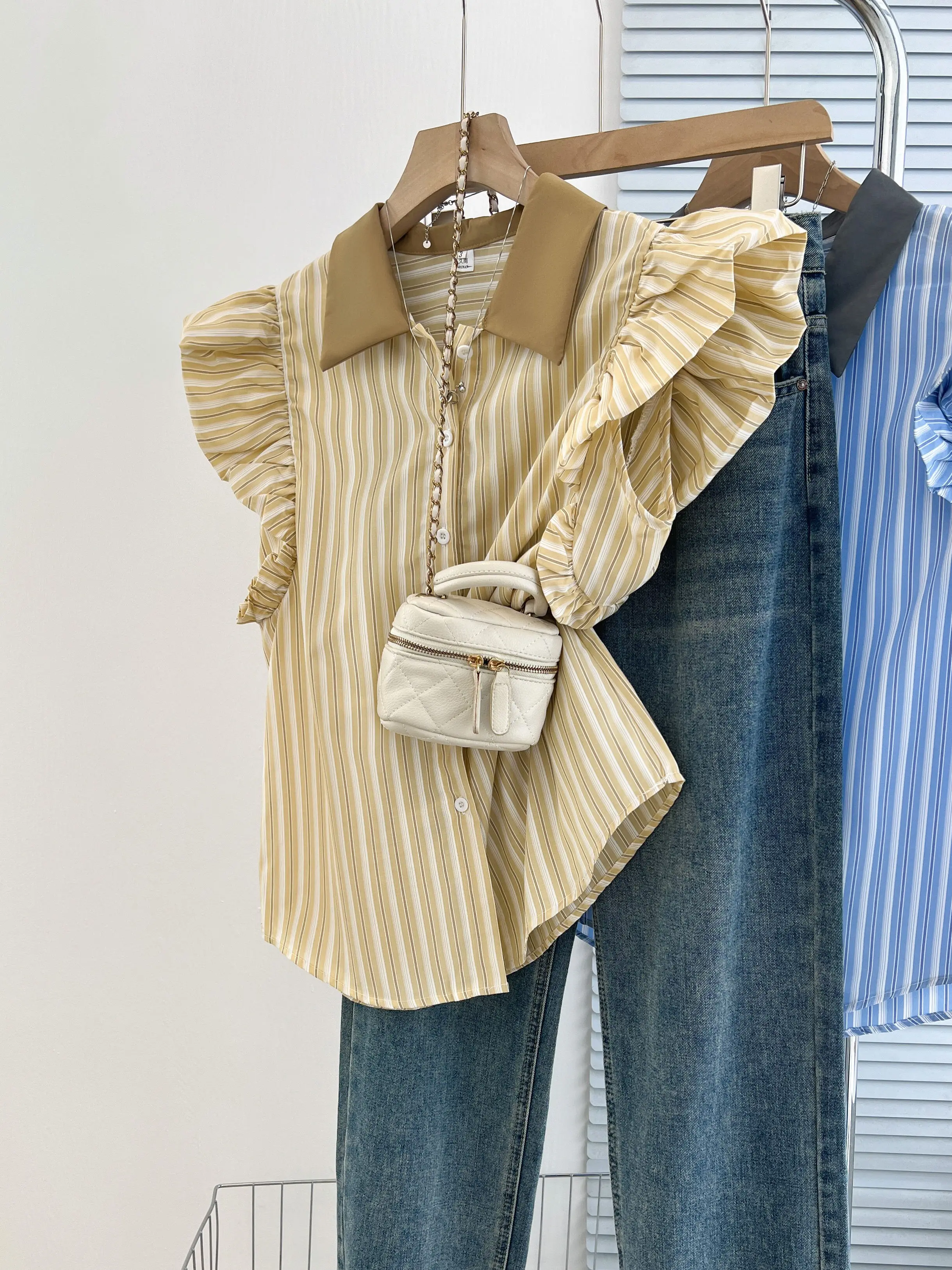 Sweet Stripe Neck Shirt Women's Summer New Style Korean Version Flounce Sleeve Casual Fashion Polyester Fiber Blouse
Sweet Stripe Neck Shirt Women's Summer New Style Korean Version Flounce Sleeve Casual Fashion Polyester Fiber Blouse