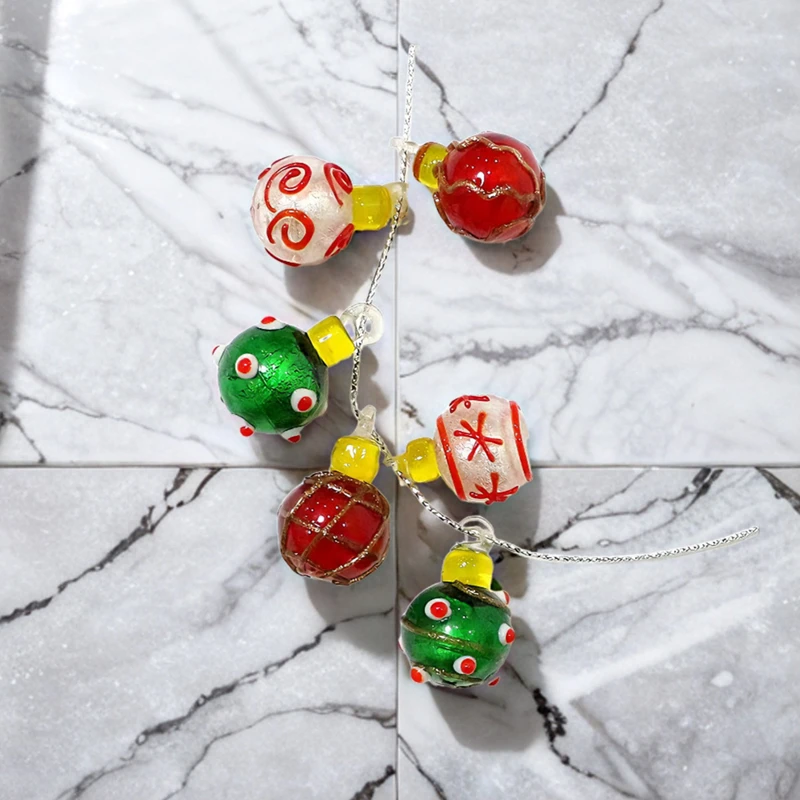 2pcs European Style Mini Christmas Glass Charms Cute Ball Shape Pendant Ornaments for DIY Jewelry Necklace Making Accessories
2pcs European Style Mini Christmas Glass Charms Cute Ball Shape Pendant Ornaments for DIY Jewelry Necklace Making Accessories