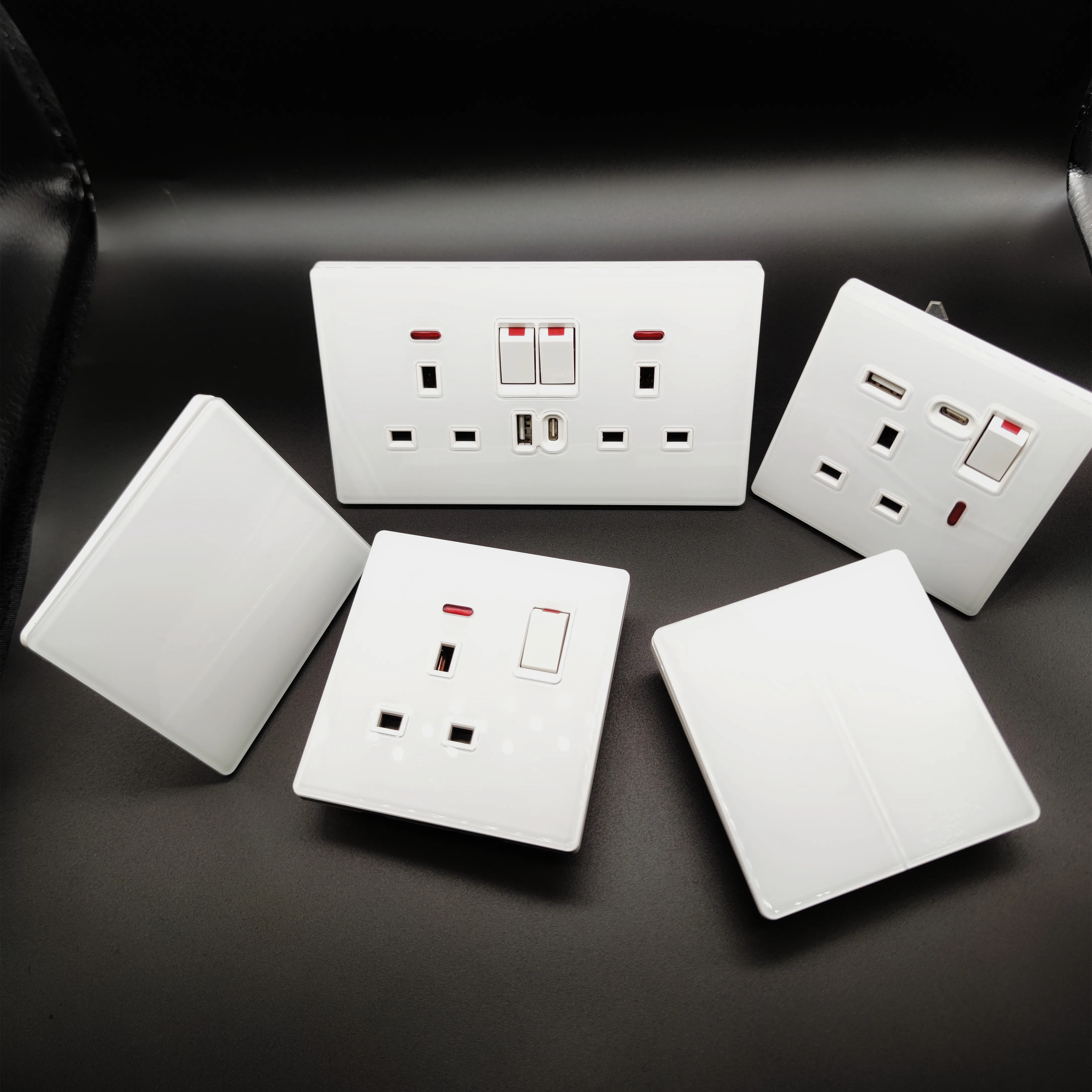 Популярные в Великобритании 1/2/3/4-канальные 86*86 мм классические белые зеркальные закаленные стеклянные ультратонкие изогнутые поверхностные панели настенный выключатель серии розеток
Популярные в Великобритании 1/2/3/4-канальные 86*86 мм классические белые зеркальные закаленные стеклянные ультратонкие изогнутые поверхностные панели настенный выключатель серии розеток