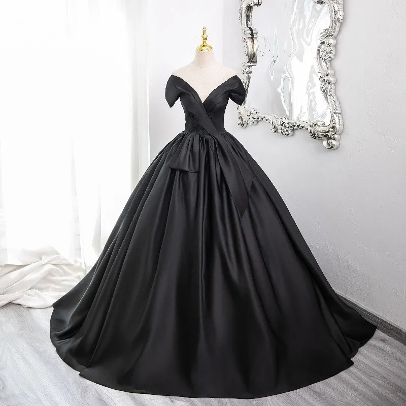 Черное платье Quinceanera, сексуальное атласное бальное платье с глубоким v-образным вырезом, элегантное простое роскошное платье для выпускного вечера длиной до пола по индивидуальному заказу
Черное платье Quinceanera, сексуальное атласное бальное платье с глубоким v-образным вырезом, элегантное простое роскошное платье для выпускного вечера длиной до пола по индивидуальному заказу