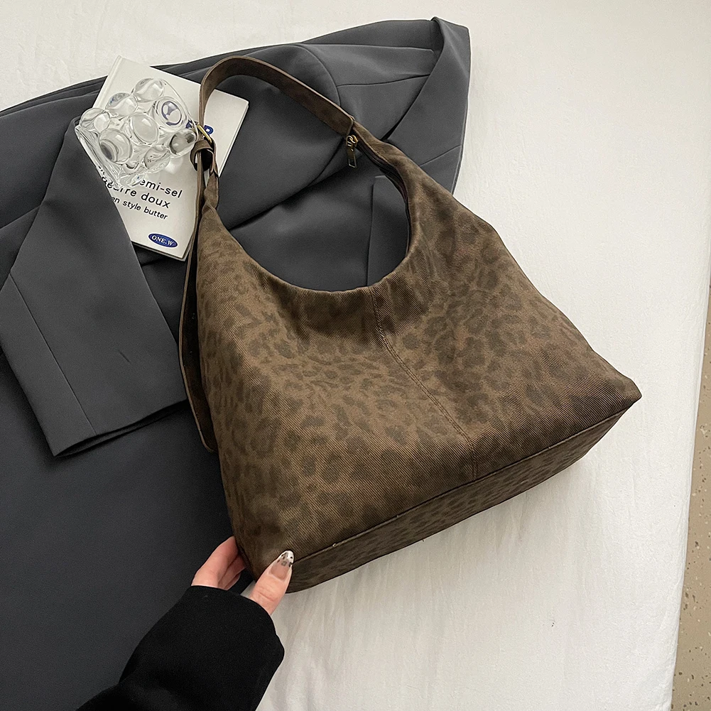 Women PU Shoulder Bag Fashion Underarm Bag Zip Closure Trendy Tote Handbag Adjustable Strap Slouchy Tote Bag Daily Commuting Bag
Women PU Shoulder Bag Fashion Underarm Bag Zip Closure Trendy Tote Handbag Adjustable Strap Slouchy Tote Bag Daily Commuting Bag