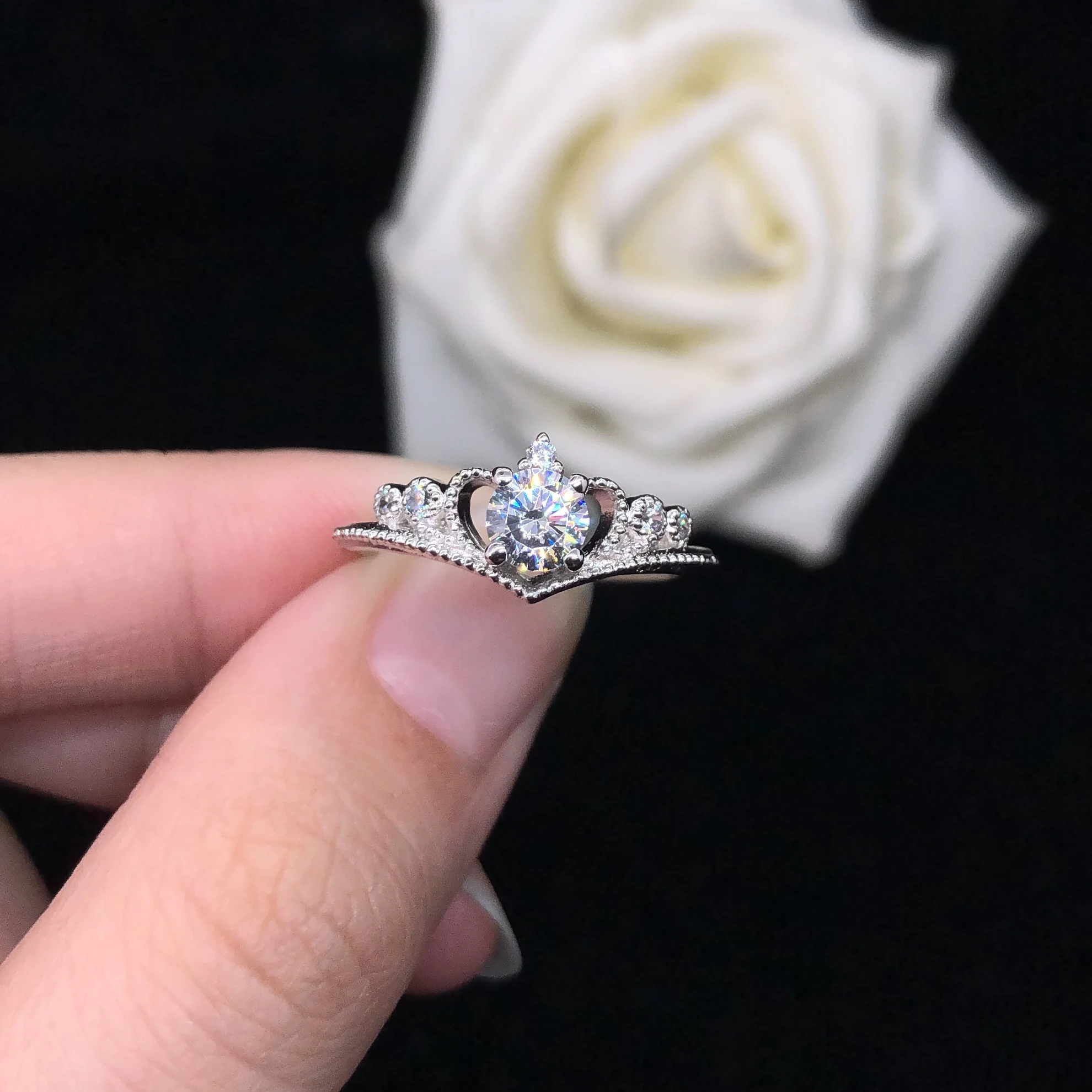 Test Positive 5.0mm 0.5CTW D VVS1 Moissanite Diamond Ring Royalty 14K White Gold Romantic Wedding Ring 045
Test Positive 5.0mm 0.5CTW D VVS1 Moissanite Diamond Ring Royalty 14K White Gold Romantic Wedding Ring 045