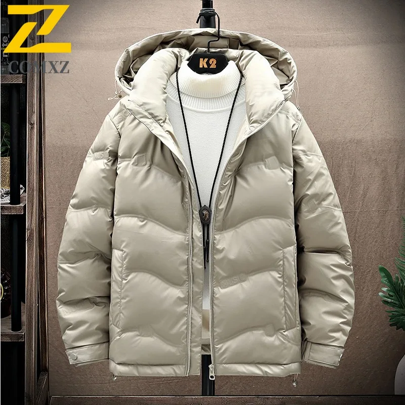 COMXZ Мужская куртка-пуховик с капюшоном Модный вид для путешествий Морозостойкий дизайн Кемпинг Пуховик Высококачественная зимняя подкладка
COMXZ Мужская куртка-пуховик с капюшоном Модный вид для путешествий Морозостойкий дизайн Кемпинг Пуховик Высококачественная зимняя подкладка