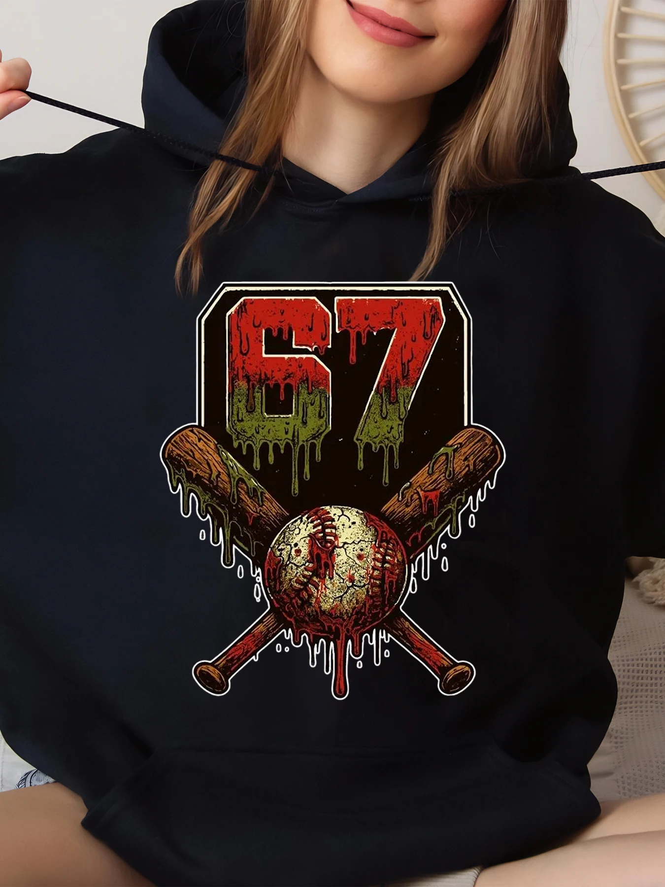 Blood Dripping 67, бейсбольная бита и мяч с принтом, толстовка на Хэллоуин для женщин и мужчин, повседневная одежда, черный, большой размер
Blood Dripping 67, бейсбольная бита и мяч с принтом, толстовка на Хэллоуин для женщин и мужчин, повседневная одежда, черный, большой размер