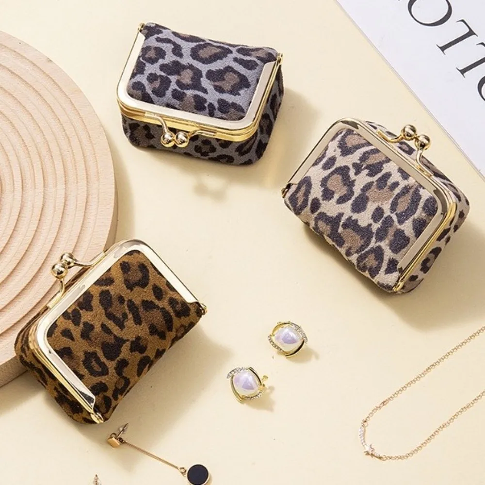 New Leopard Print Kiss Lock Coin Purse Solid Color Leather Jewelry Storage Bag Jewelry Box Mini Mini Coin Wallet Casual
New Leopard Print Kiss Lock Coin Purse Solid Color Leather Jewelry Storage Bag Jewelry Box Mini Mini Coin Wallet Casual