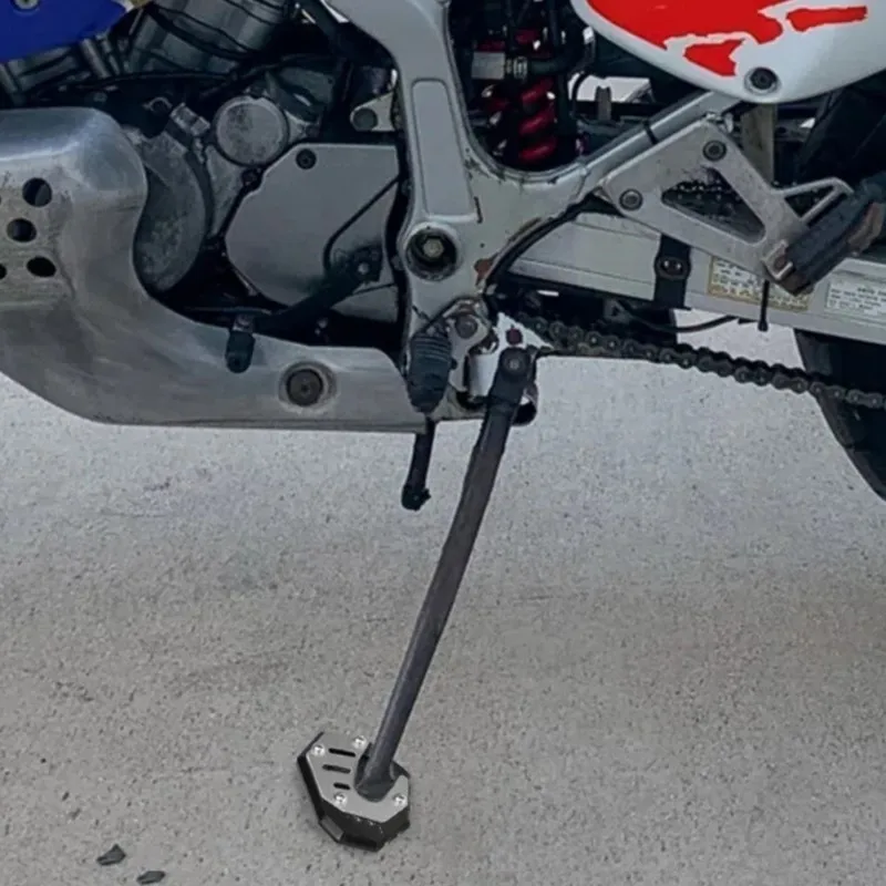 For Honda XRV750 Africa Twin XRV 750 RD07 Motorcycle Side Stand Pad Plate Kickstand Enlarger Support Extension Pad Plate Cover
For Honda XRV750 Africa Twin XRV 750 RD07 Motorcycle Side Stand Pad Plate Kickstand Enlarger Support Extension Pad Plate Cover