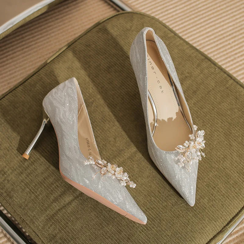 Bloomsteps/женские туфли на высоком каблуке-шпильке, новые свадебные туфли для невесты с кристаллами, свадебное платье с острым носком, одинарные туфли Xiuhe с неглубоким носком
Bloomsteps/женские туфли на высоком каблуке-шпильке, новые свадебные туфли для невесты с кристаллами, свадебное платье с острым носком, одинарные туфли Xiuhe с неглубоким носком