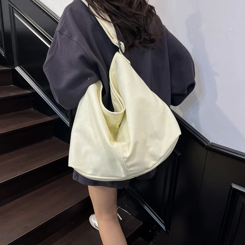 Summer Large Capaci Canvas Tote Bag Women's Commuter oulder Bag Faionable Trendy een Artistic Sle 2025 New Model
Summer Large Capaci Canvas Tote Bag Women's Commuter oulder Bag Faionable Trendy een Artistic Sle 2025 New Model