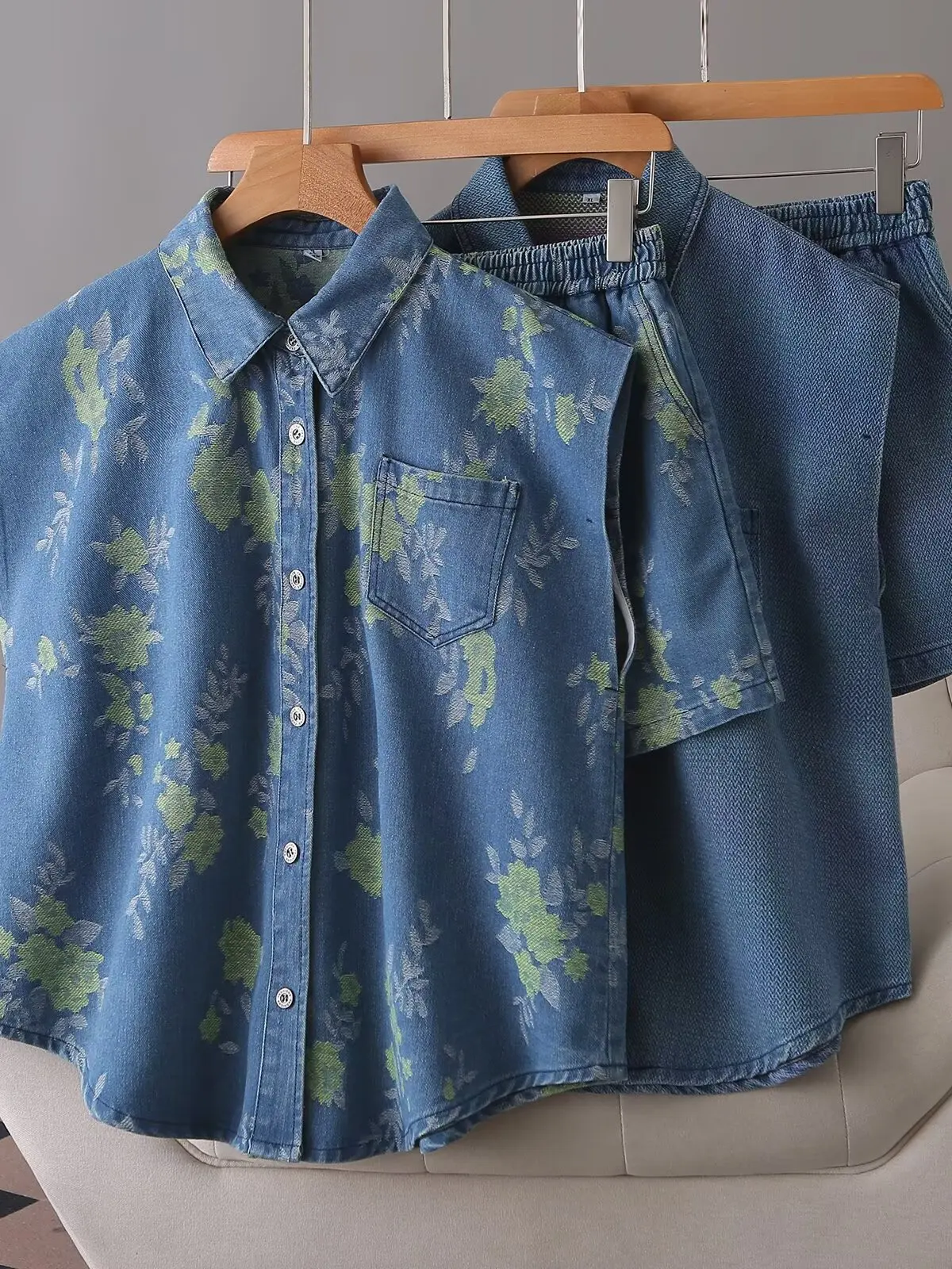 Summer 2025 plus Size Women's Fashionable Denim Set Loose Slimming Belly Cover Floral Shirt Wide Leg Pants Two Piece Suit
Summer 2025 plus Size Women's Fashionable Denim Set Loose Slimming Belly Cover Floral Shirt Wide Leg Pants Two Piece Suit