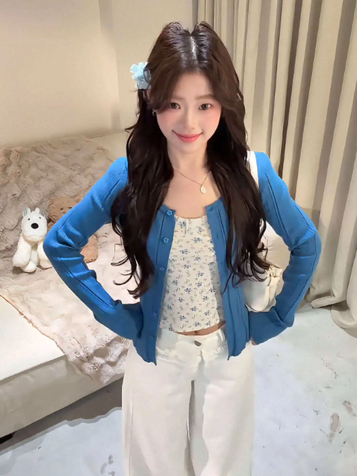 Blue round Neck Knitted Cardigan Women's Early Spring Slim Fit Short Style Korean Versatile Spicy Girl Top Commute Wind
Blue round Neck Knitted Cardigan Women's Early Spring Slim Fit Short Style Korean Versatile Spicy Girl Top Commute Wind