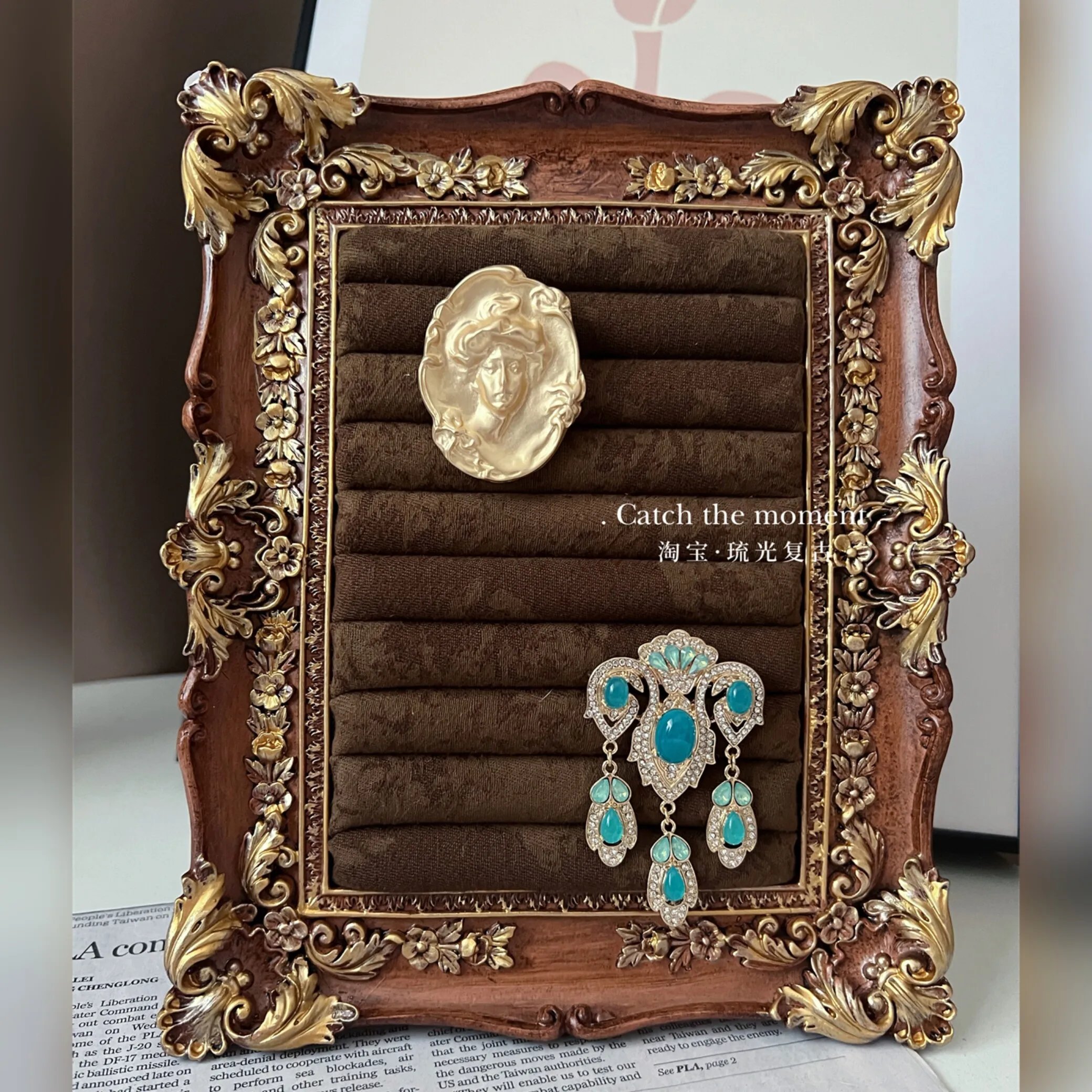 PYH retro light luxury art jewelry display stand retro photo frame ring plate stall display jewelry props
PYH retro light luxury art jewelry display stand retro photo frame ring plate stall display jewelry props