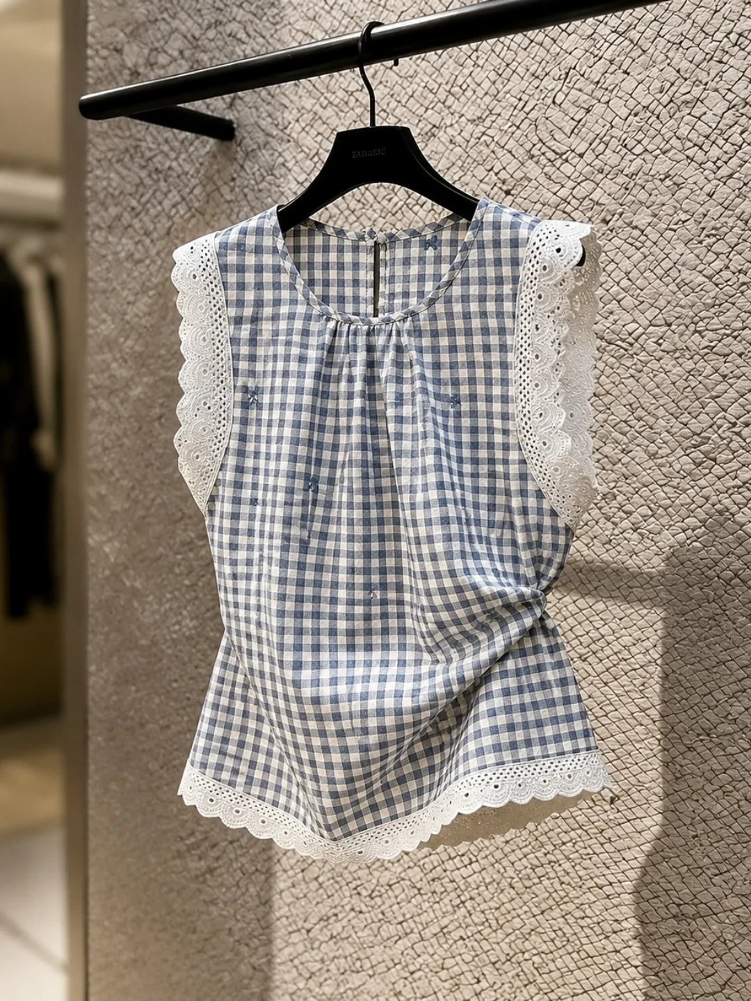 Korean Style Summer Design Gentle Wind Slim Fit Lace Trimmed Plaid Sleeveless Vest Age Reduction Top for Women
Korean Style Summer Design Gentle Wind Slim Fit Lace Trimmed Plaid Sleeveless Vest Age Reduction Top for Women