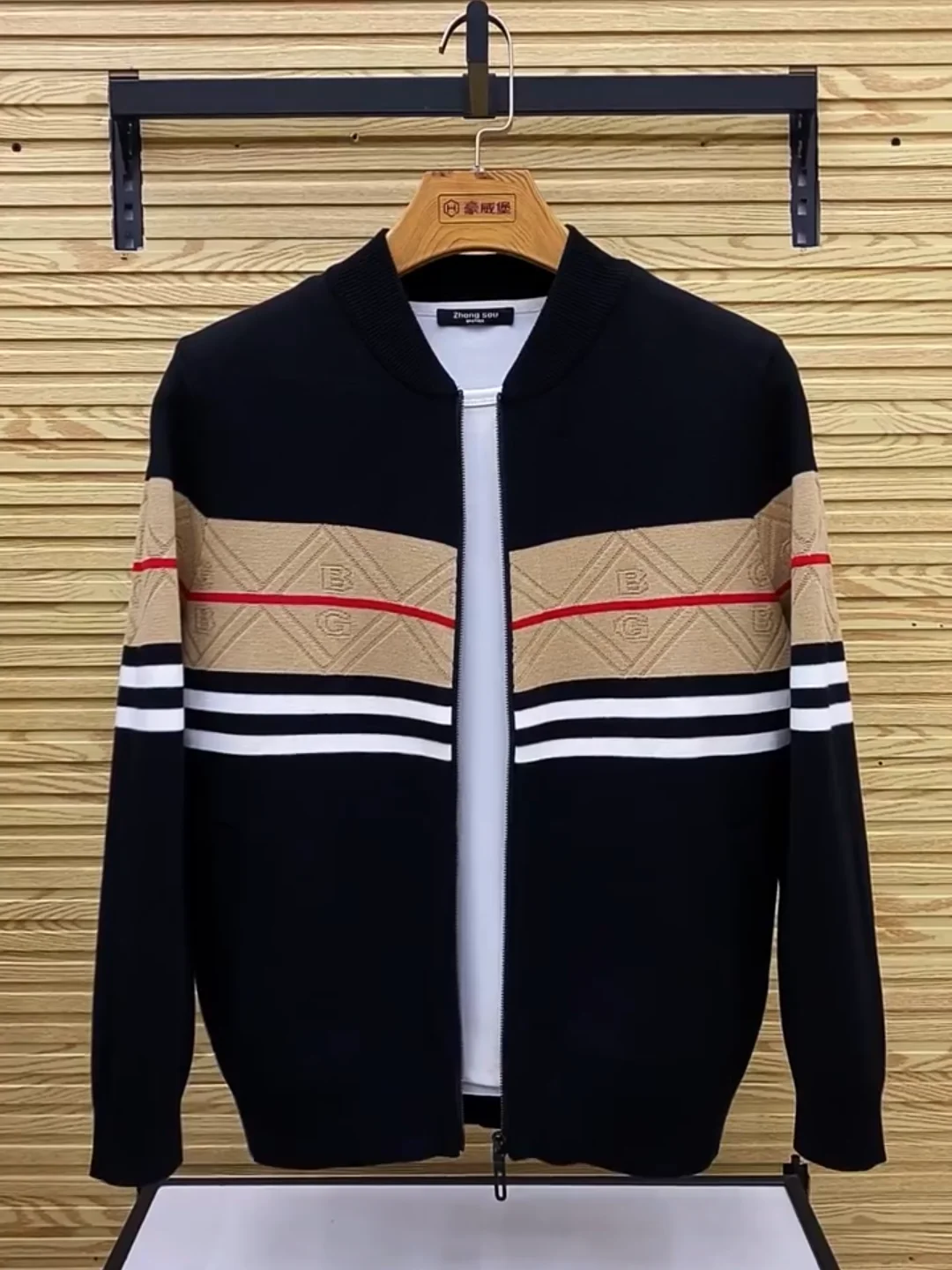 Удобная и модная вязаная куртка с бейсбольным воротником для мужчин, весна-осень, новая универсальная модель, премиум-класс, трендовый стиль
Удобная и модная вязаная куртка с бейсбольным воротником для мужчин, весна-осень, новая универсальная модель, премиум-класс, трендовый стиль