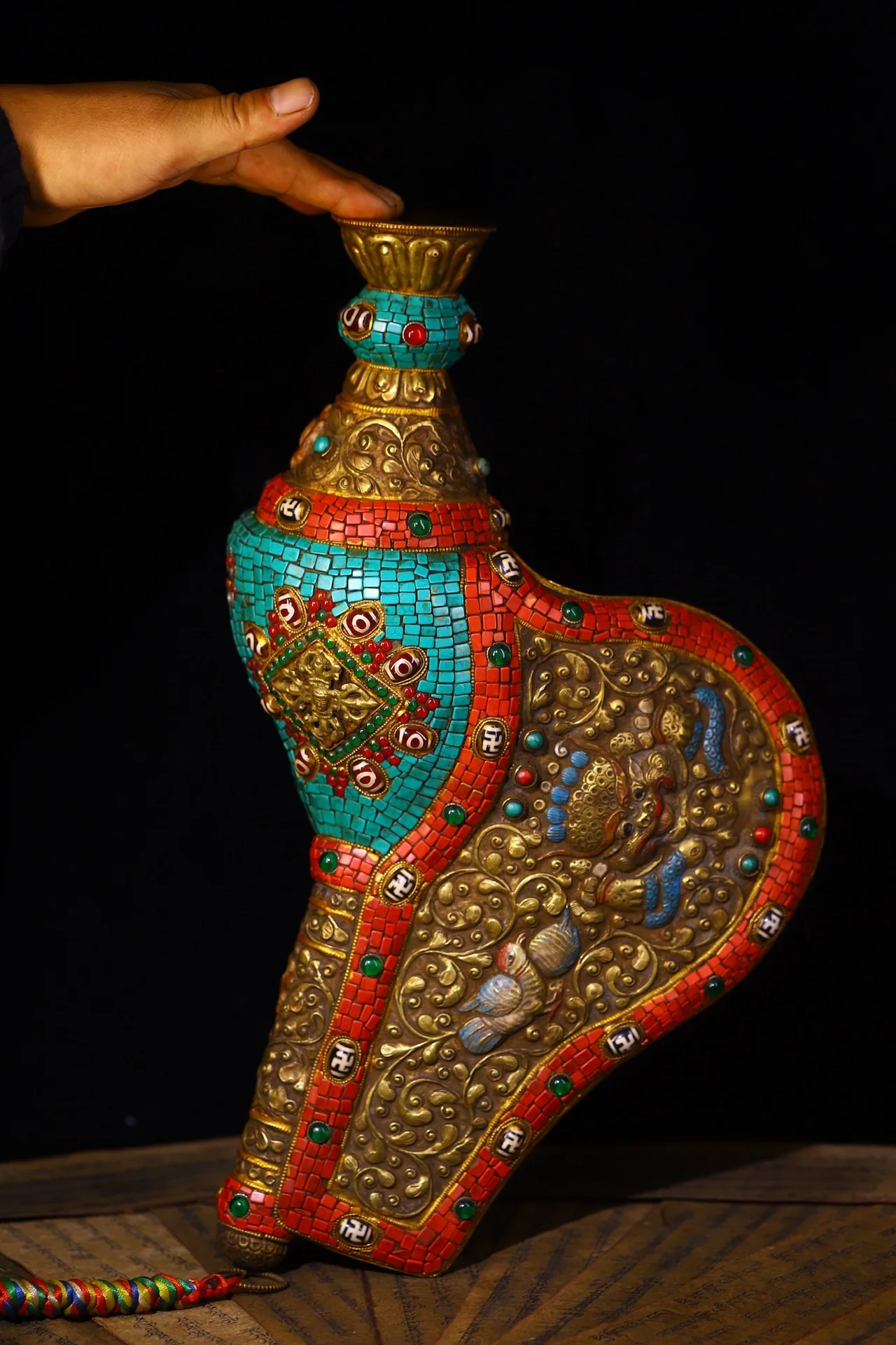 17"Tibetan Temple Collection Old Natural Conch Mosaic Gem gZi Beads Turquoise GARUDA Buddha Conch Worship Hall Town house
17"Tibetan Temple Collection Old Natural Conch Mosaic Gem gZi Beads Turquoise GARUDA Buddha Conch Worship Hall Town house