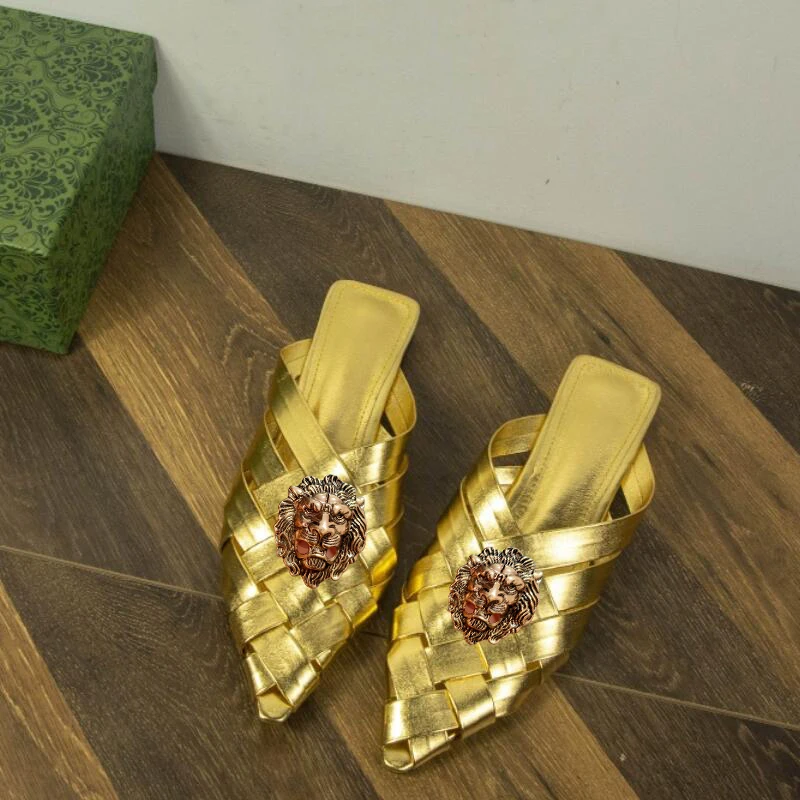 Hollowed-out woven pointed-toe flip-flops for women, new thick-heeled fashion, closed-toe half slippers, mules T77
Hollowed-out woven pointed-toe flip-flops for women, new thick-heeled fashion, closed-toe half slippers, mules T77