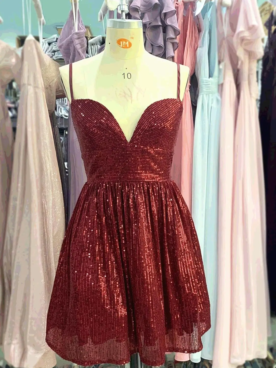 Sexy Burgundy A-Line Homecoming Prom Dress for Juniors V Neck Spaghetti Straps Short Graduation Party Gown 2026 Cocktail Style
Sexy Burgundy A-Line Homecoming Prom Dress for Juniors V Neck Spaghetti Straps Short Graduation Party Gown 2026 Cocktail Style