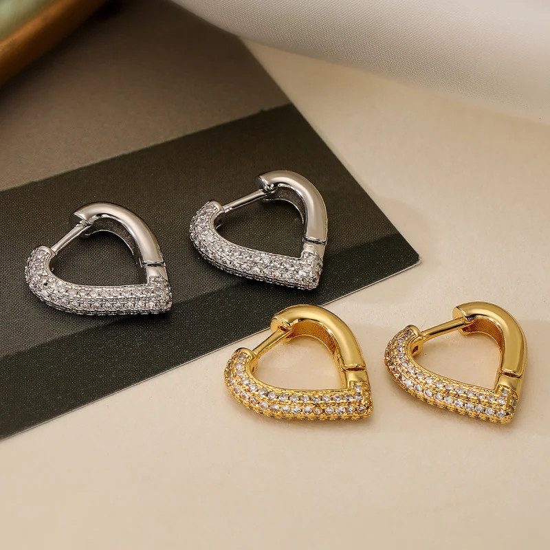 New Fashion Exquisite Copper Gold-Plated Zircon Heart Earrings for Women Niche Light Luxury Versatile Ear Jewelry
New Fashion Exquisite Copper Gold-Plated Zircon Heart Earrings for Women Niche Light Luxury Versatile Ear Jewelry