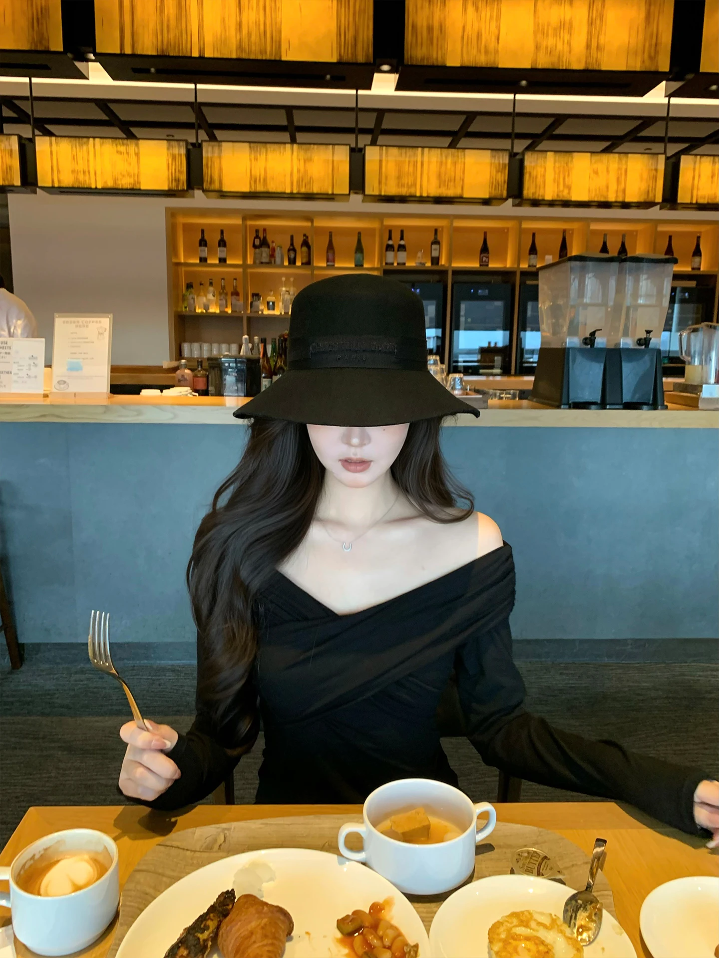 Bla Elastic Knitted Cross oulder Base irt GYO Swans Long Sve Cleanfit Slimming Ladies T-irt Polyester Spandex
Bla Elastic Knitted Cross oulder Base irt GYO Swans Long Sve Cleanfit Slimming Ladies T-irt Polyester Spandex