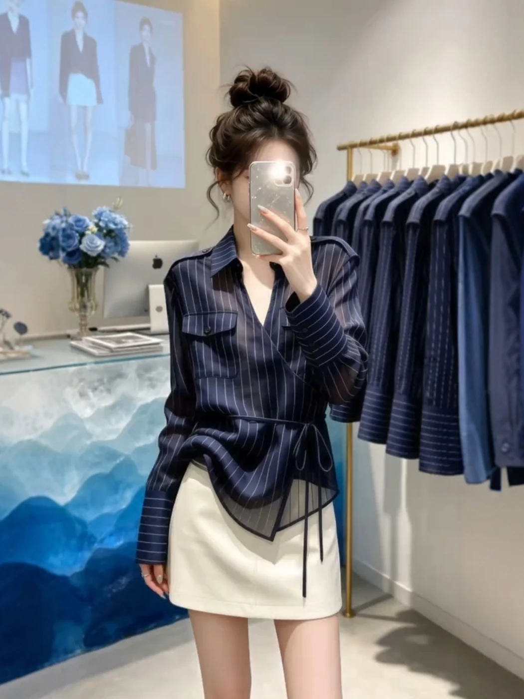 Blue Striped Long Sleeve Neck Shirt Women's Summer New Commute Slimming Waist Design Sun Protection Top French Style
Blue Striped Long Sleeve Neck Shirt Women's Summer New Commute Slimming Waist Design Sun Protection Top French Style
