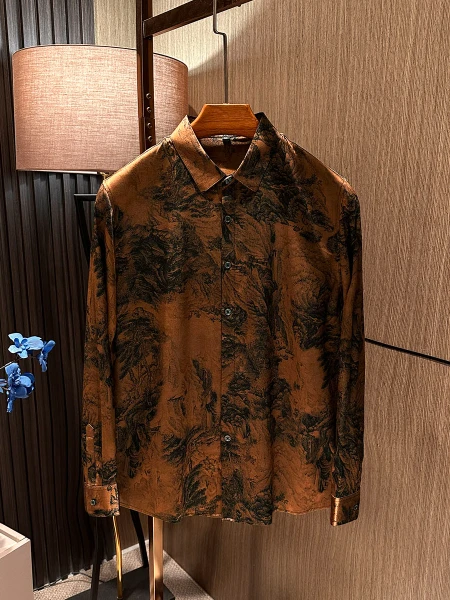 Новая китайская высококачественная шелковая мужская рубашка с длинным рукавом, премиум-класса, модная, с городским принтом, из шелковой ткани Cloud Cloth, весенняя новинка.
Новая китайская высококачественная шелковая мужская рубашка с длинным рукавом, премиум-класса, модная, с городским принтом, из шелковой ткани Cloud Cloth, весенняя новинка.