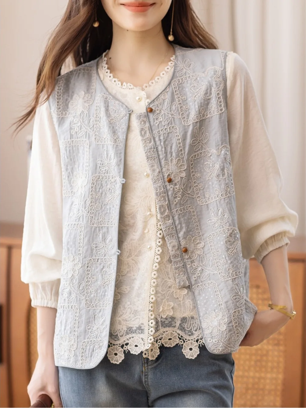 Осенний новый китайский джет с вышивкой, большой размер, женский открытый разрез, круглый универсальный жилет Ne Svel, топ с прошитой линией
Осенний новый китайский джет с вышивкой, большой размер, женский открытый разрез, круглый универсальный жилет Ne Svel, топ с прошитой линией