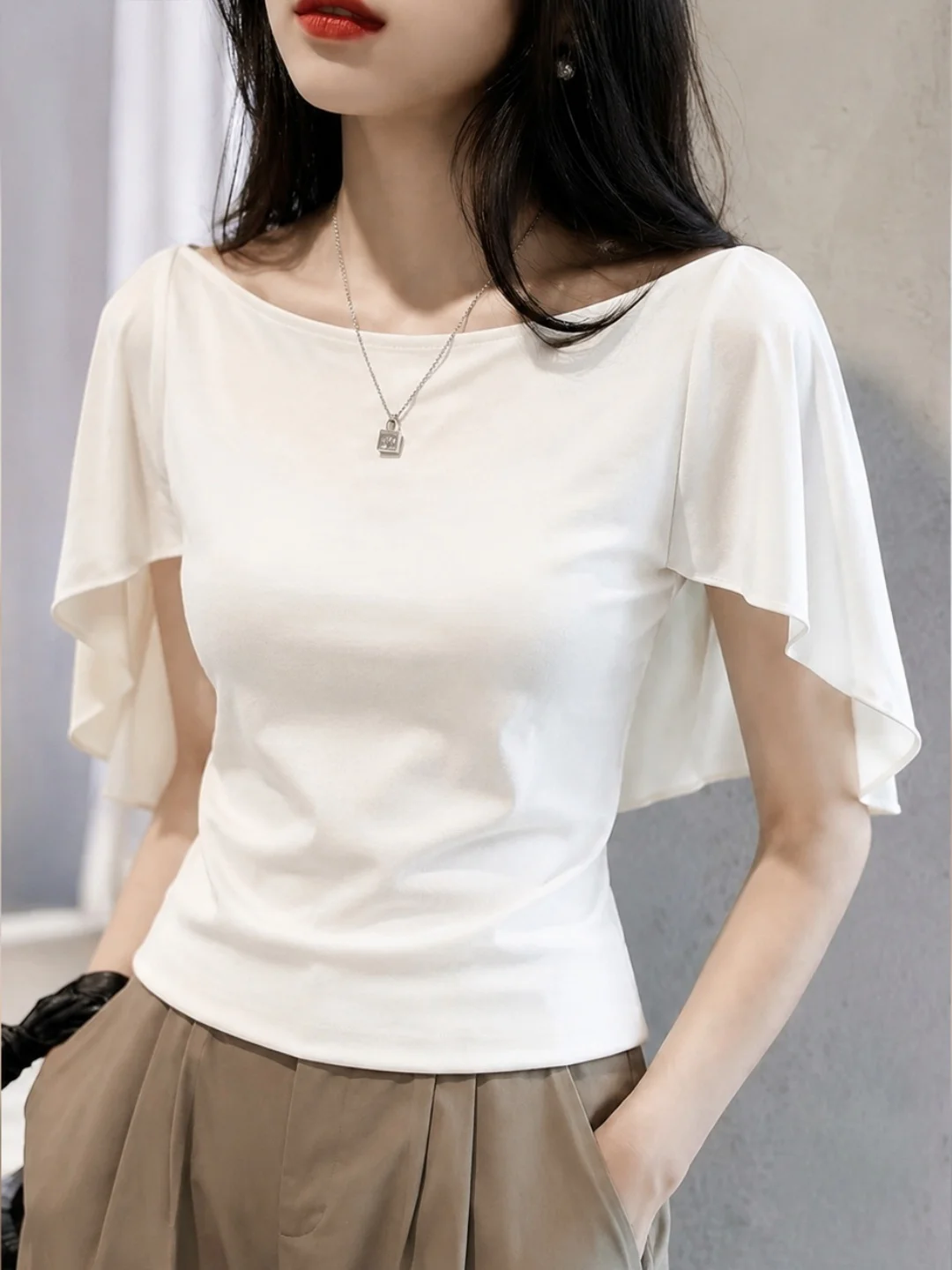 Slim Fit Color Short Sleeve T-Shirt Commute Style Korean Version Fashionable Top for Young Women in Summer 2026
Slim Fit Color Short Sleeve T-Shirt Commute Style Korean Version Fashionable Top for Young Women in Summer 2026