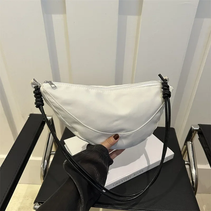 Design Autumn Versatile Messenger Bag Women's Casual Dumpling Bag Soft Noodle Shoulder Bag
Design Autumn Versatile Messenger Bag Women's Casual Dumpling Bag Soft Noodle Shoulder Bag