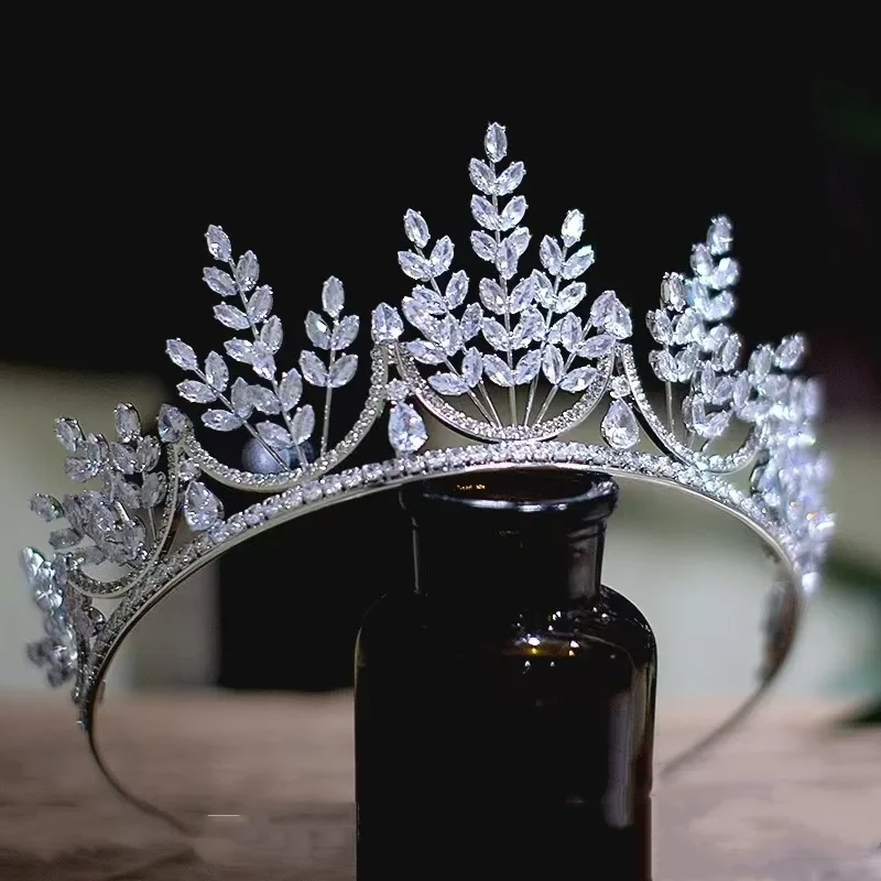 Luxury Zirconia Bride Crowns Tiaras Wedding Headdress CZ Queen Crowns For Women Bridal Tiaras Diadem Prom Hair Jewelry Headpiece
Luxury Zirconia Bride Crowns Tiaras Wedding Headdress CZ Queen Crowns For Women Bridal Tiaras Diadem Prom Hair Jewelry Headpiece