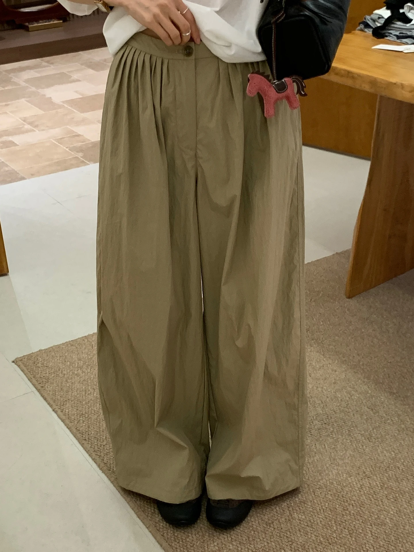 Khaki High Waist Loose Wide Leg Casual Pants Women's Summer New Style Textured Lazy Slimming Simple Ladies Trousers
Khaki High Waist Loose Wide Leg Casual Pants Women's Summer New Style Textured Lazy Slimming Simple Ladies Trousers