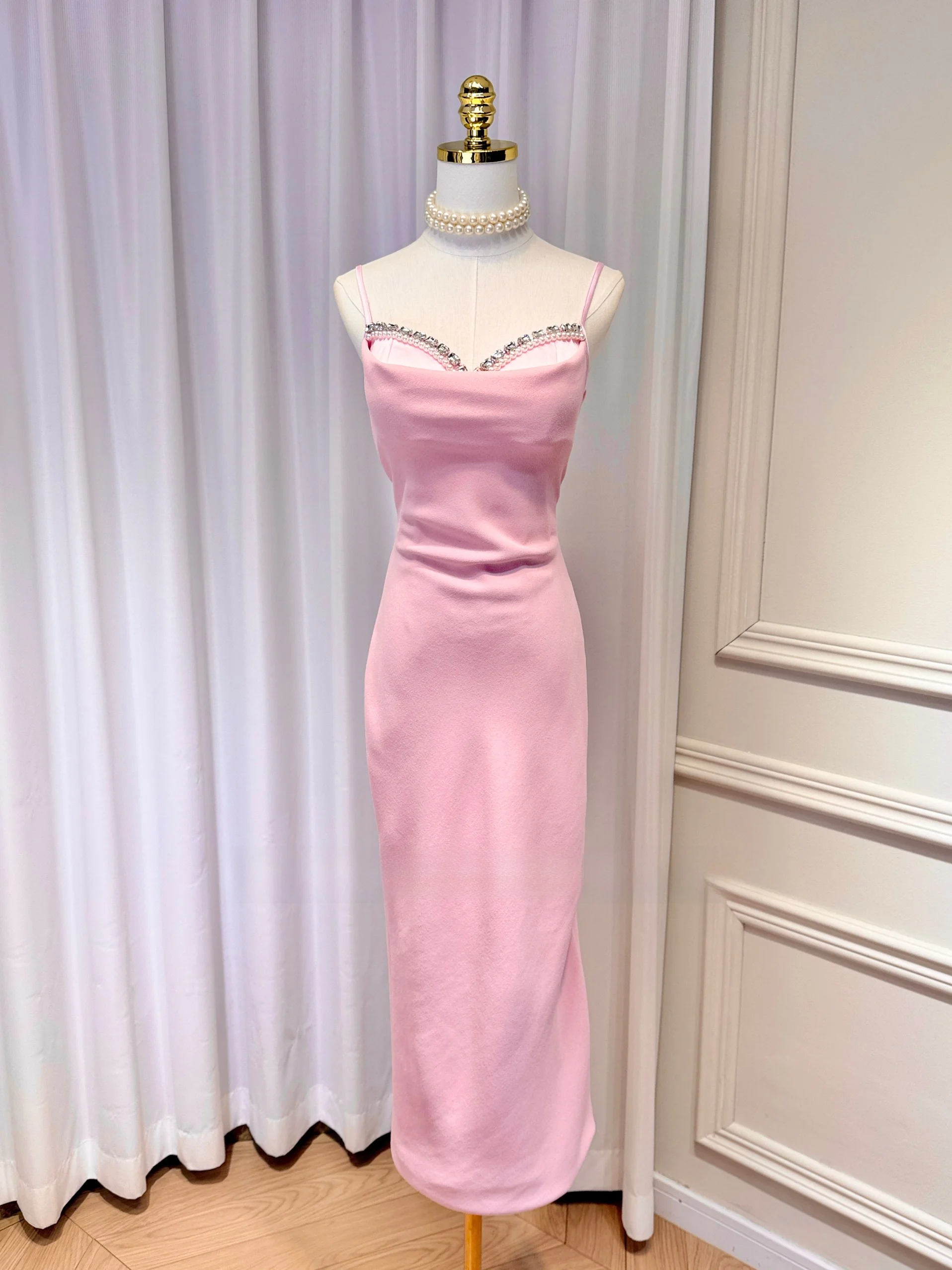 Elegant High-Definition Beaded Long Dress with Chest Pad Slim Fit Slit Strapless Gown for Women Summer Season Ball Occasion
Elegant High-Definition Beaded Long Dress with Chest Pad Slim Fit Slit Strapless Gown for Women Summer Season Ball Occasion
