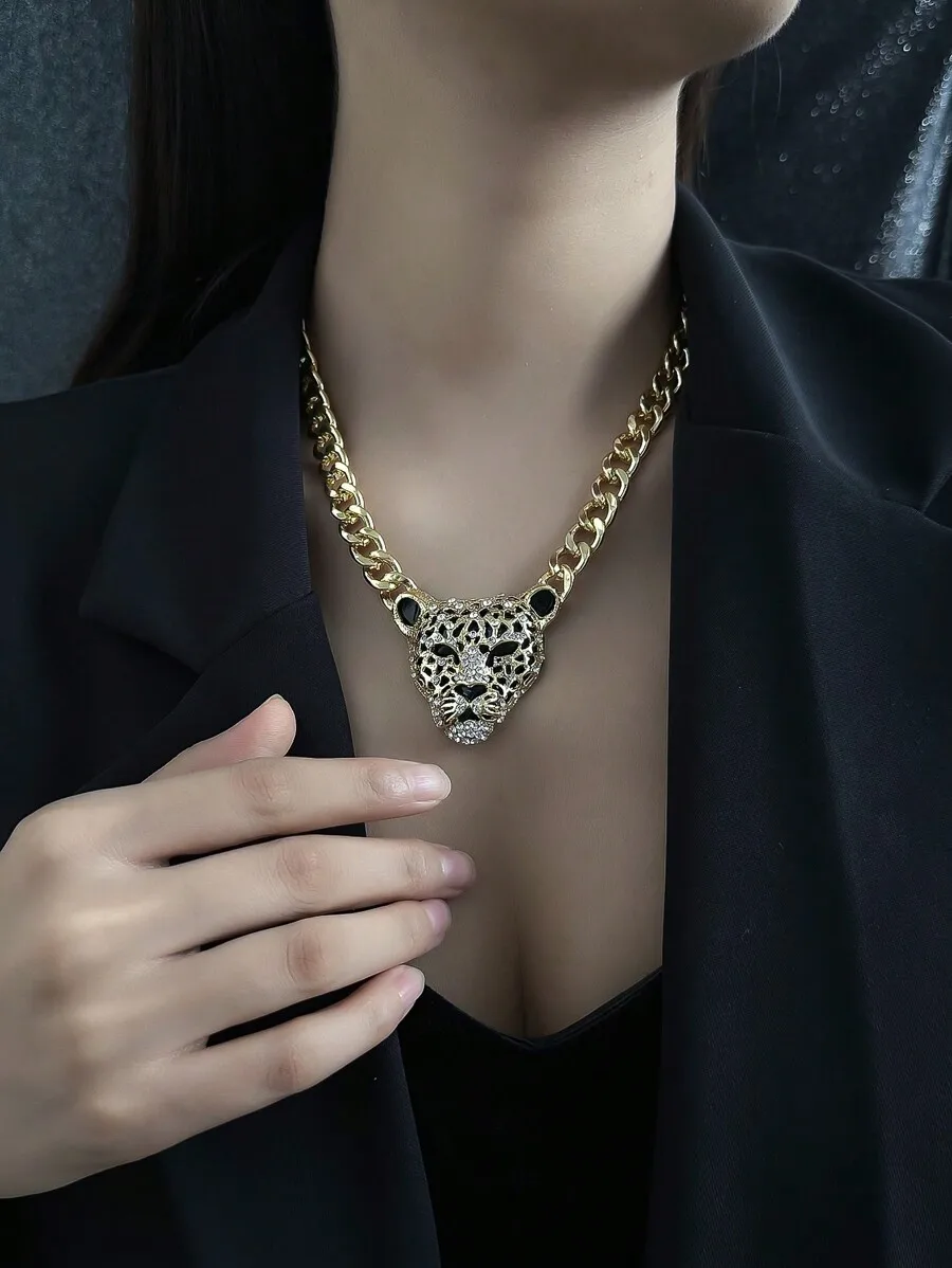 Punk Style Exaggerated Leopard Head Pendant Chunky Chain Necklace With Rhinestones
Punk Style Exaggerated Leopard Head Pendant Chunky Chain Necklace With Rhinestones