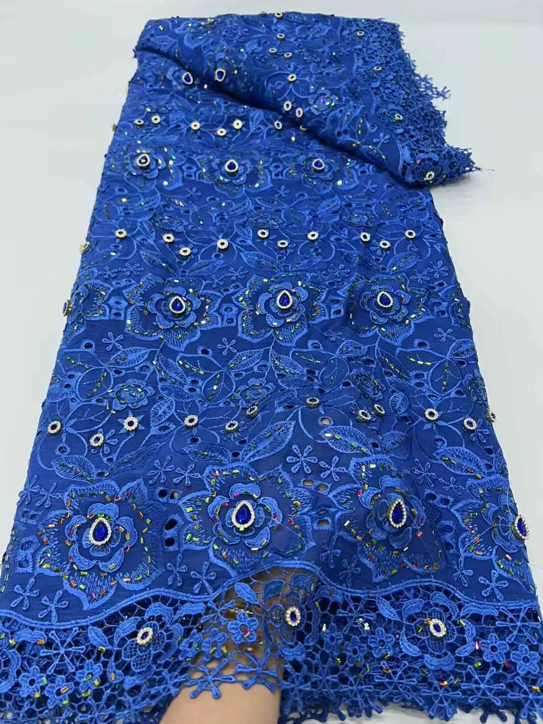 High Quality African Guipure Cord Lace Fabric 2025 Nigerian Water Soluble Crystal Lace Fabric For Women Evening Dresses
High Quality African Guipure Cord Lace Fabric 2025 Nigerian Water Soluble Crystal Lace Fabric For Women Evening Dresses
