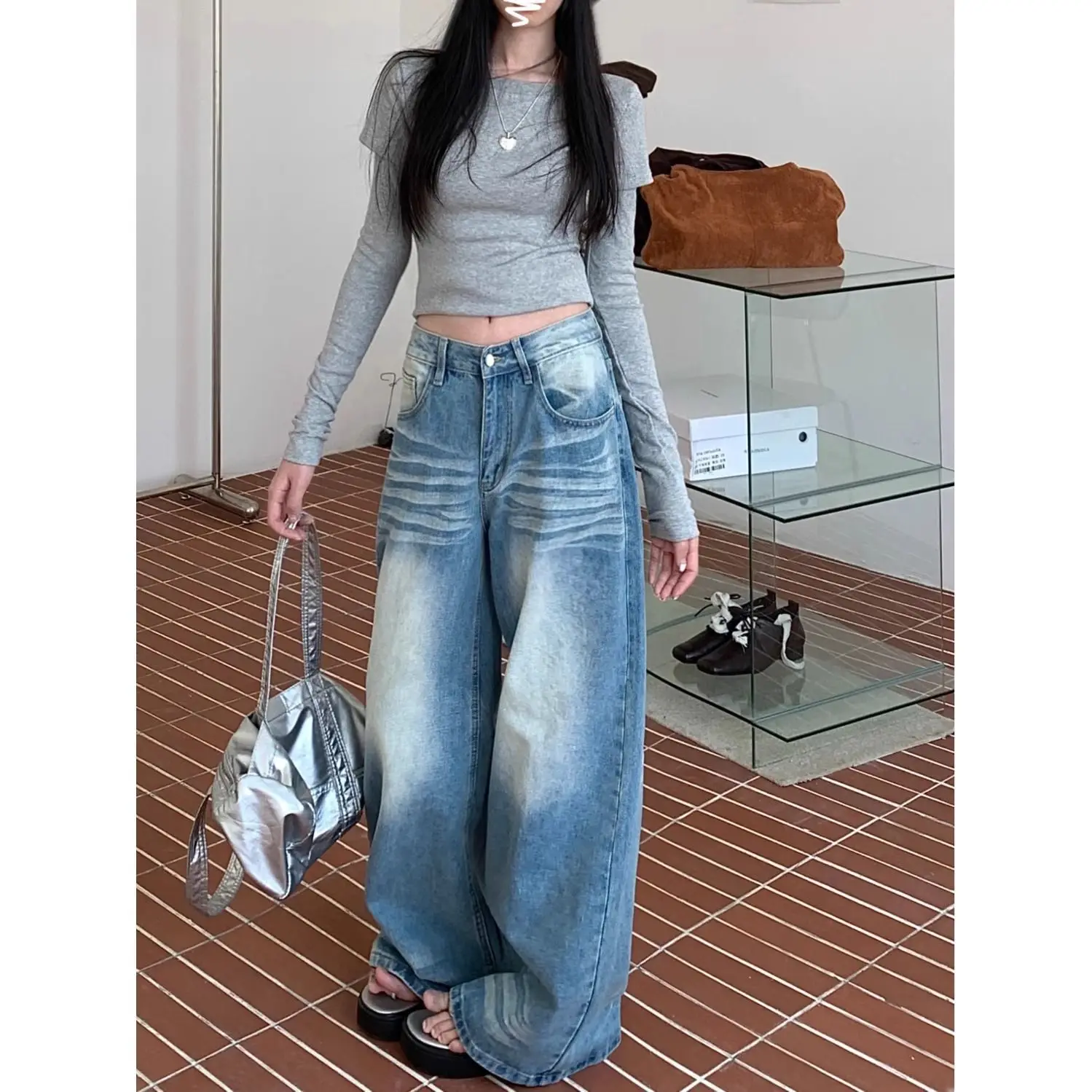 WomenS Jeans Y2k Jeans Retro Distressed Blue Flared Trousers Winter 2025 High Waisted Flowy Wide Leg Drag Pants For Women
WomenS Jeans Y2k Jeans Retro Distressed Blue Flared Trousers Winter 2025 High Waisted Flowy Wide Leg Drag Pants For Women