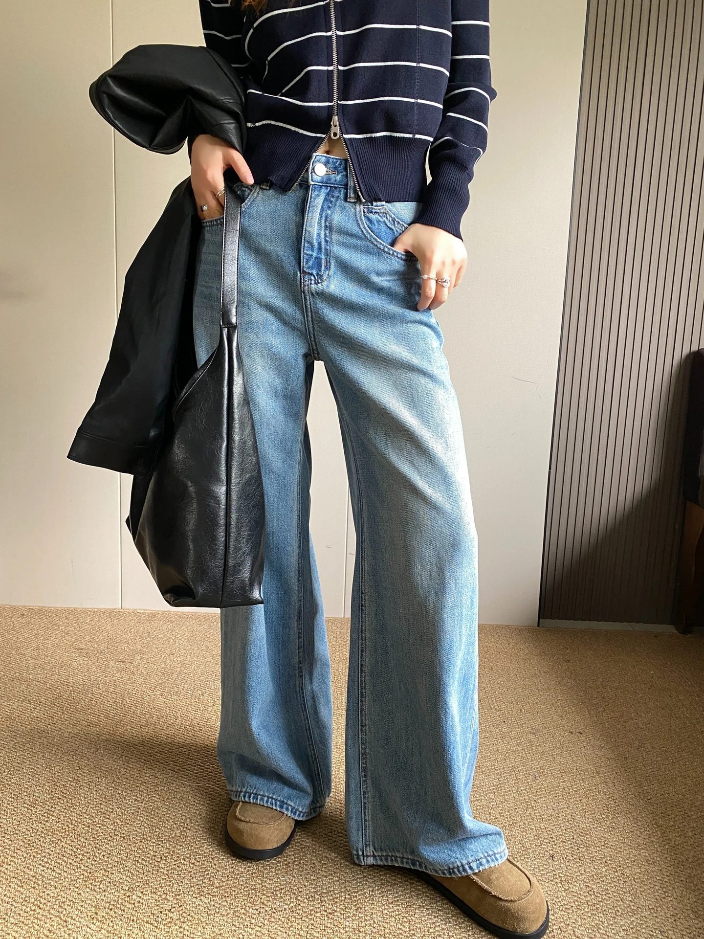Retro Loose Wide Leg Blue Jeans Women's High Waist Spring New Sle Slimming Floor-Length Straight Cut Trousers
Retro Loose Wide Leg Blue Jeans Women's High Waist Spring New Sle Slimming Floor-Length Straight Cut Trousers