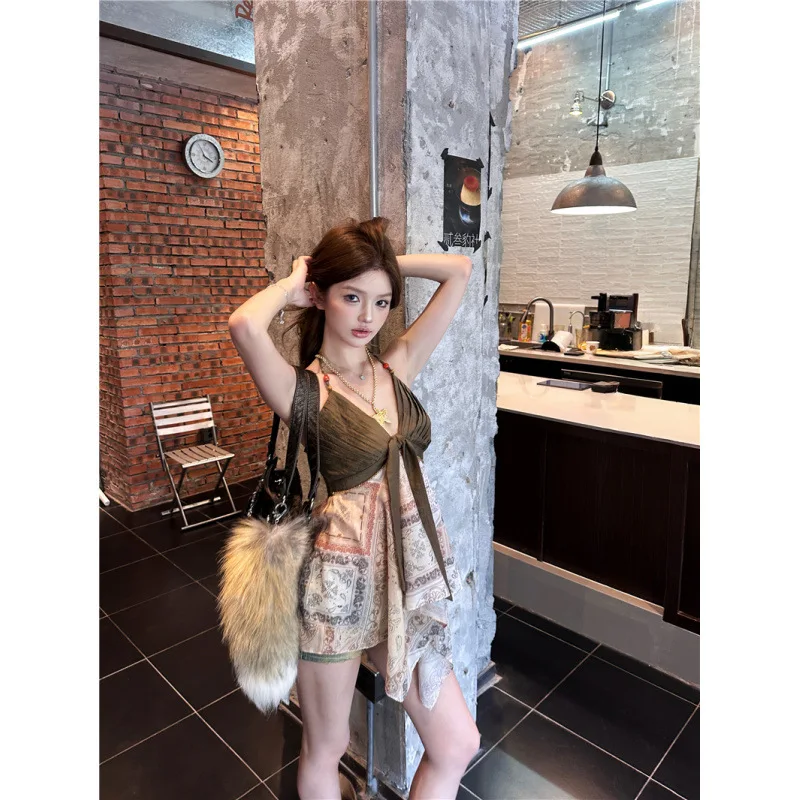 Sexy Deep V Beaded Necklace Strap Vest Women's Summer Waist Cinching Color Block Umbrella Hem Crop Top Trendy Trending
Sexy Deep V Beaded Necklace Strap Vest Women's Summer Waist Cinching Color Block Umbrella Hem Crop Top Trendy Trending