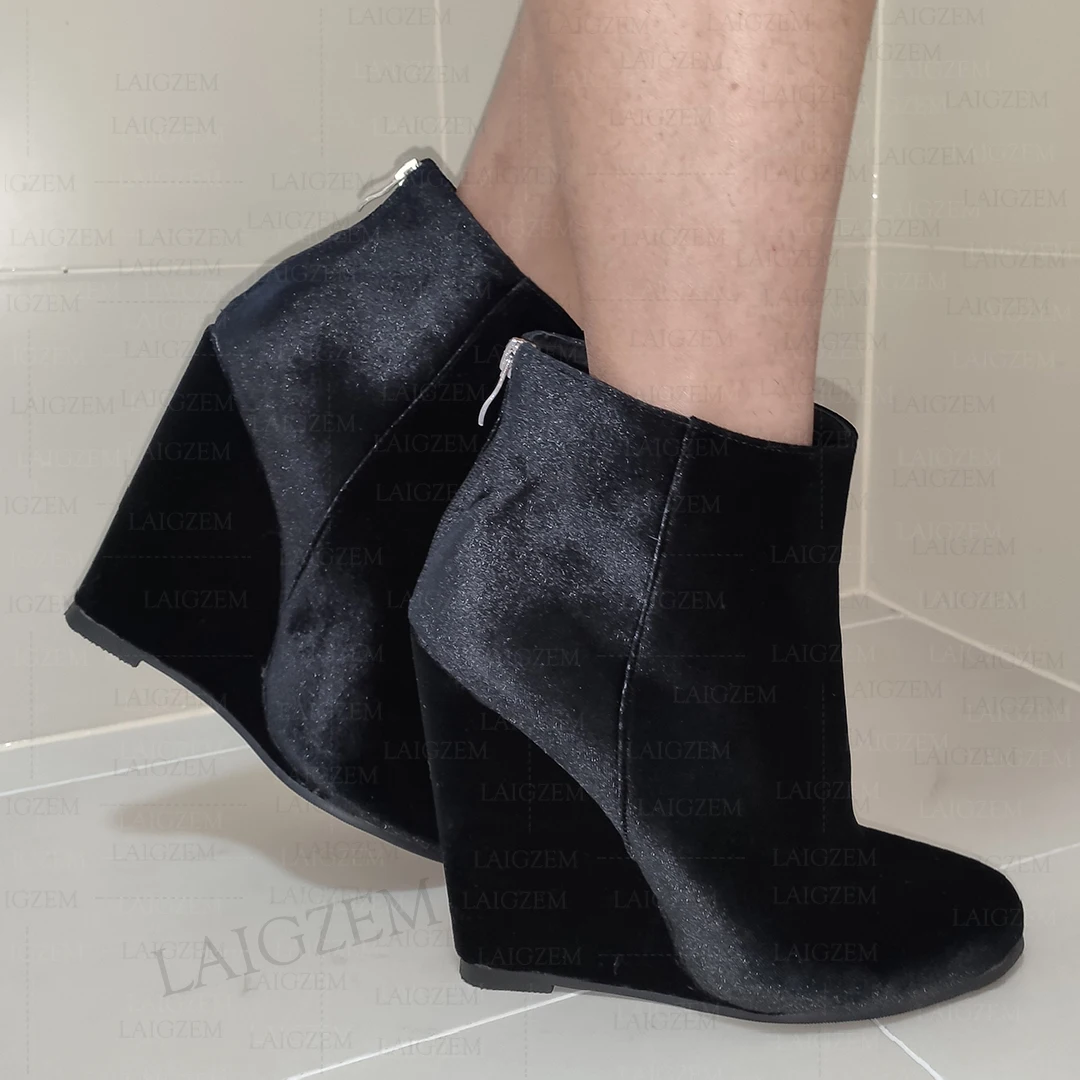 LAIGZEM Women Ankle Boots Wedges Round Toe Velvet High Back Zip Up Handmade Short Boots Ladies Shoes Woman Big Size 40 42 45 52
LAIGZEM Women Ankle Boots Wedges Round Toe Velvet High Back Zip Up Handmade Short Boots Ladies Shoes Woman Big Size 40 42 45 52