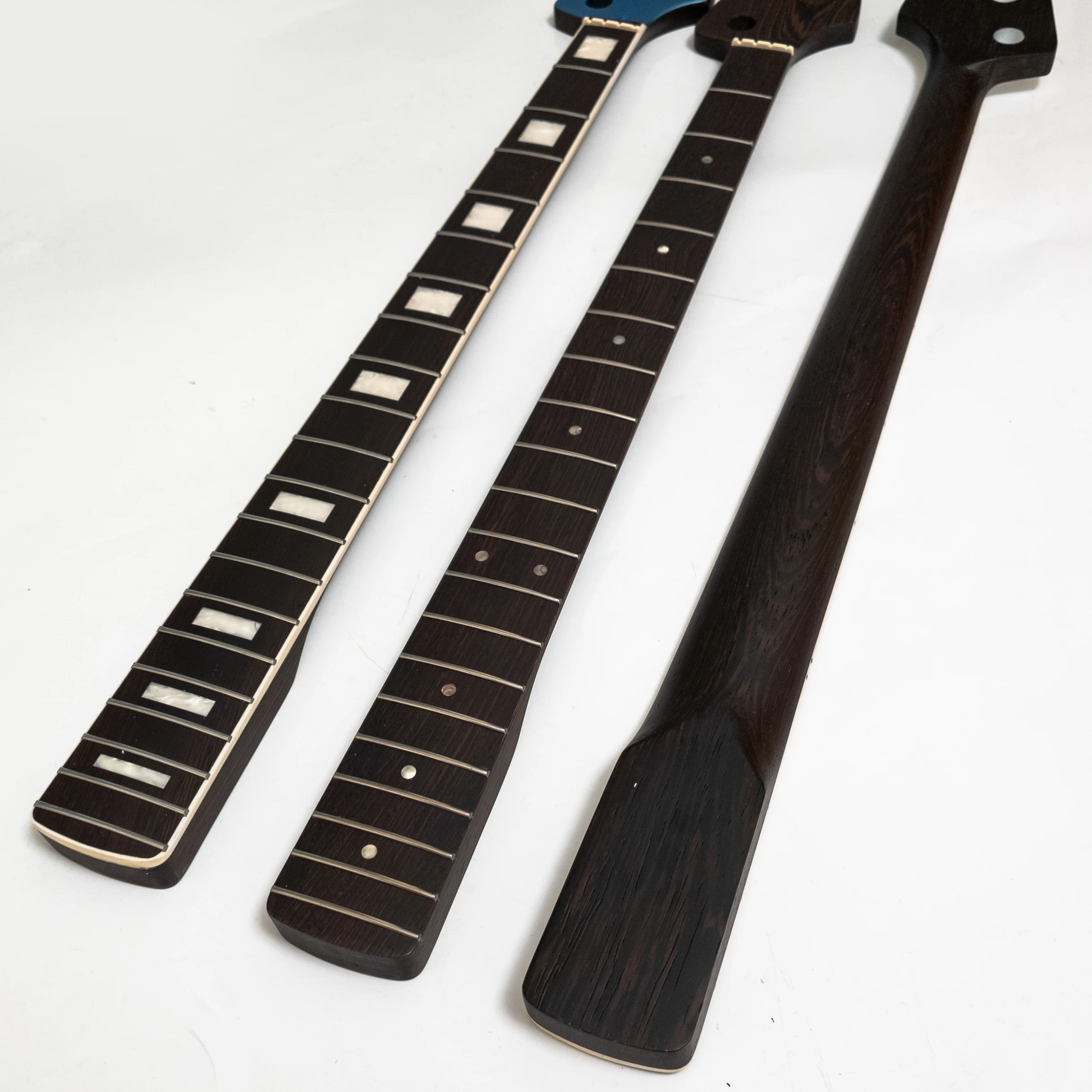 4 String Bass Guitar Neck Wenge Neck Wenge Fingerboard Stainless Steel Frets Compatible with J Style Bass
4 String Bass Guitar Neck Wenge Neck Wenge Fingerboard Stainless Steel Frets Compatible with J Style Bass
