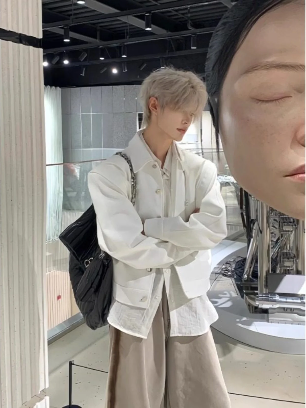 White Deconstructed Double Layer Knife Sve Design ort Men's Jaet Korean Sle Autumn High Faion Cool Looking Coat
White Deconstructed Double Layer Knife Sve Design ort Men's Jaet Korean Sle Autumn High Faion Cool Looking Coat