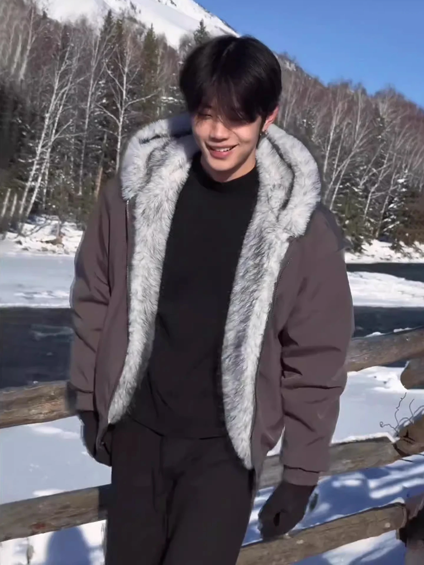 Мужское зимнее пальто American Sle Thiened, теплое уличное хлопковое пальто с меховым воротником «Снежная гора», модная брендовая одежда Bahn Mu Faiona...
Мужское зимнее пальто American Sle Thiened, теплое уличное хлопковое пальто с меховым воротником «Снежная гора», модная брендовая одежда Bahn Mu Faiona...