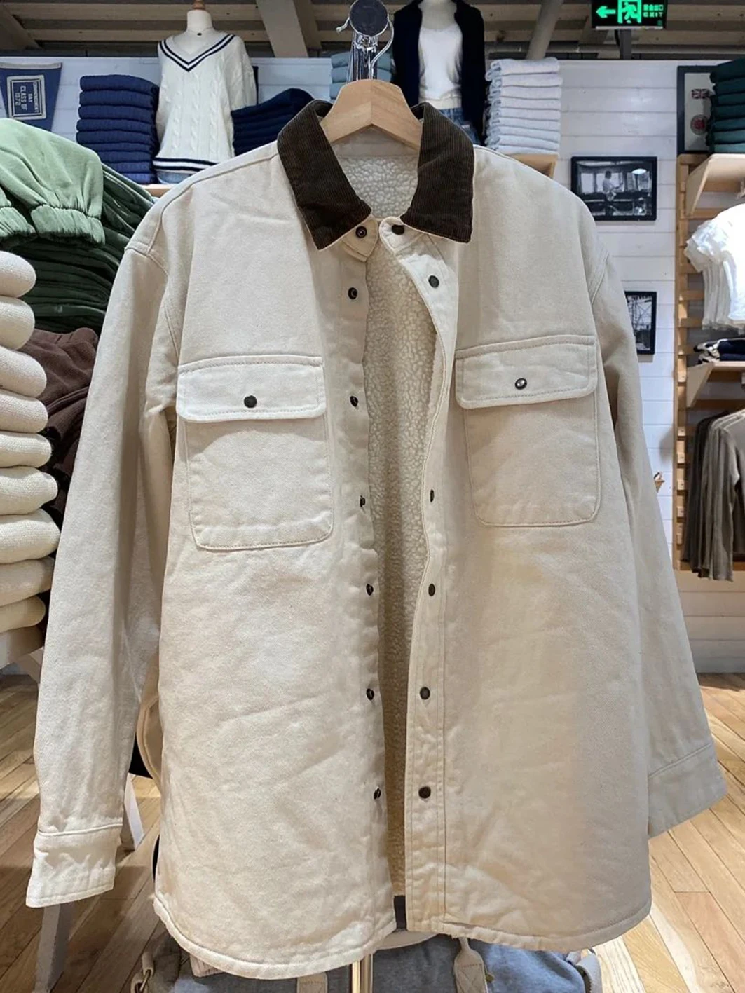 Vintage Lambhair Thick Warm Blouse Jackets Woman Autumn Patchwork Turn Down Pockets Single Breasted Jacket Coat Cotton Outerwear
Vintage Lambhair Thick Warm Blouse Jackets Woman Autumn Patchwork Turn Down Pockets Single Breasted Jacket Coat Cotton Outerwear