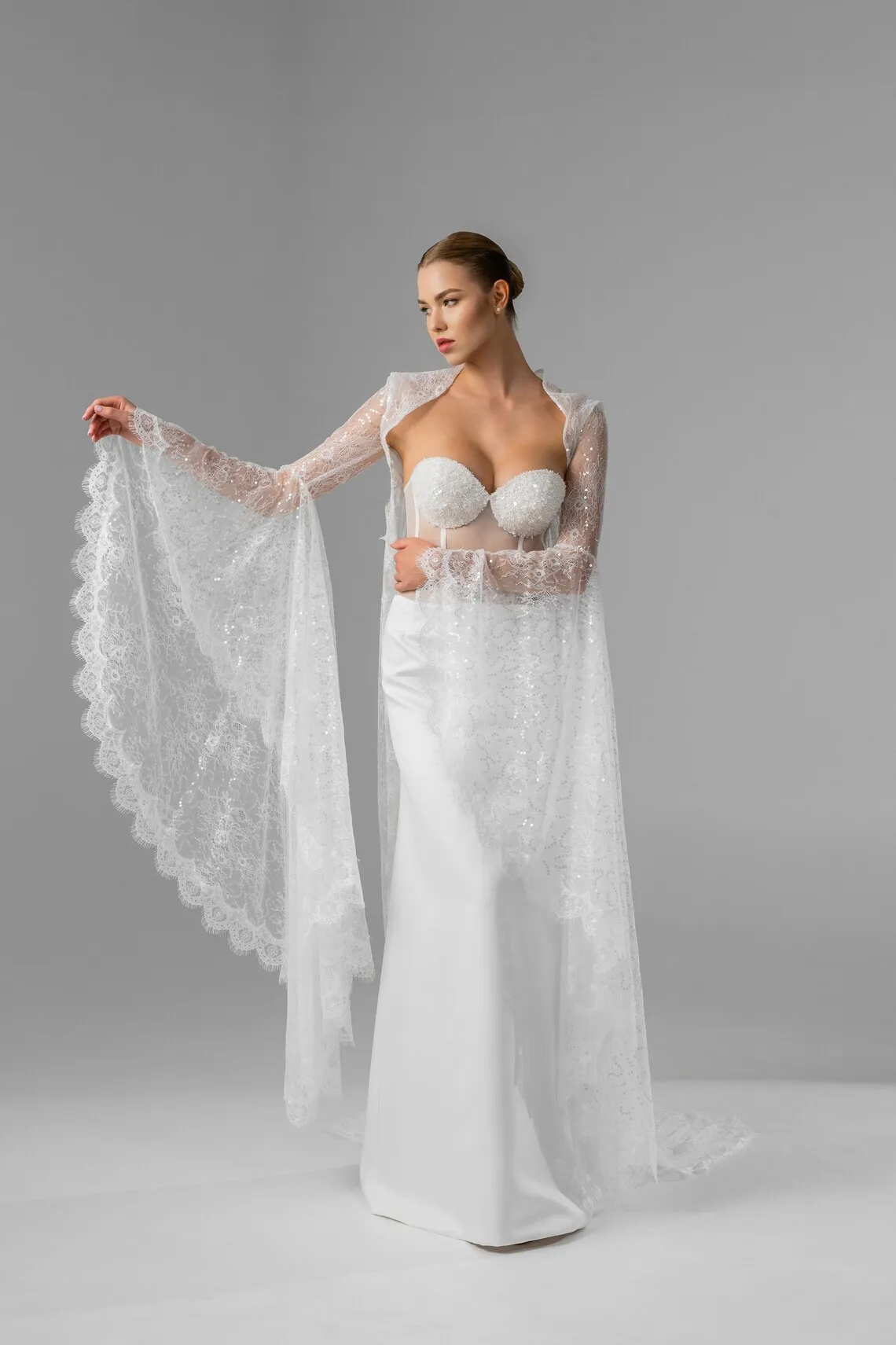 Customized Big Trumpet Full Sleeves Wedding Capes with Train 2026 Sequind Lace Boleros Bride Jacket Bridal Wraps Women Coat
Customized Big Trumpet Full Sleeves Wedding Capes with Train 2026 Sequind Lace Boleros Bride Jacket Bridal Wraps Women Coat