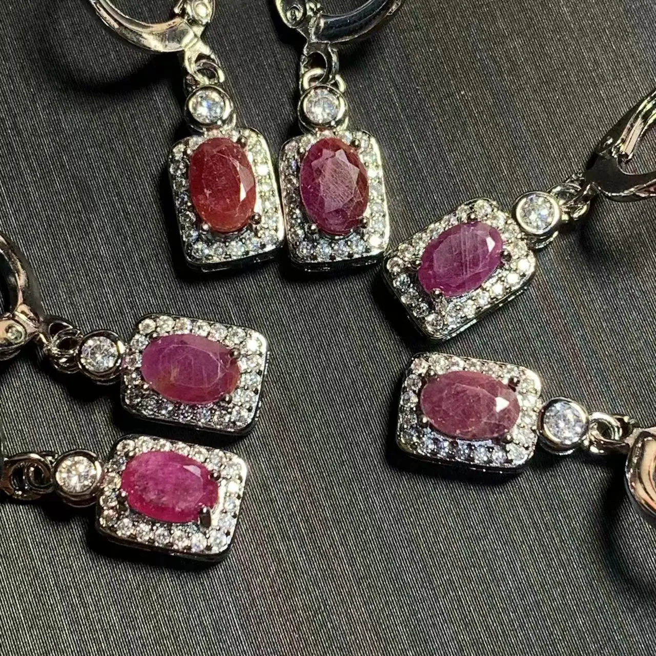 Серьги-кольца из натурального рубина для женщин, серьги из нержавеющей стали, простые ювелирные изделия, драгоценный камень, классический стиль, подарок
Серьги-кольца из натурального рубина для женщин, серьги из нержавеющей стали, простые ювелирные изделия, драгоценный камень, классический стиль, подарок