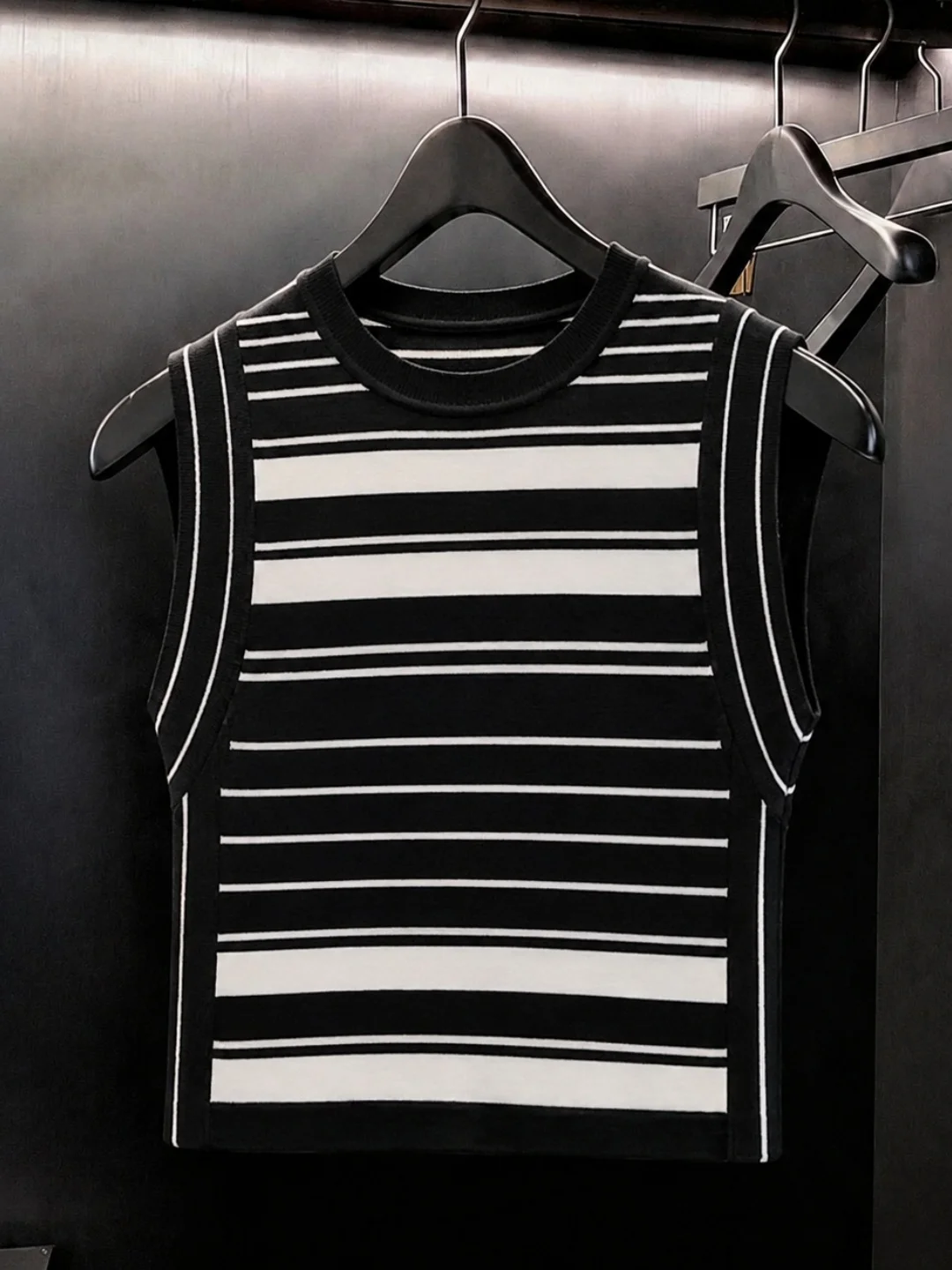 Summer Commute Style Color Block Stripe Knitted Vest Versatile Korean Design Fashionable Top Slim Fit round Neck Sleeveless
Summer Commute Style Color Block Stripe Knitted Vest Versatile Korean Design Fashionable Top Slim Fit round Neck Sleeveless