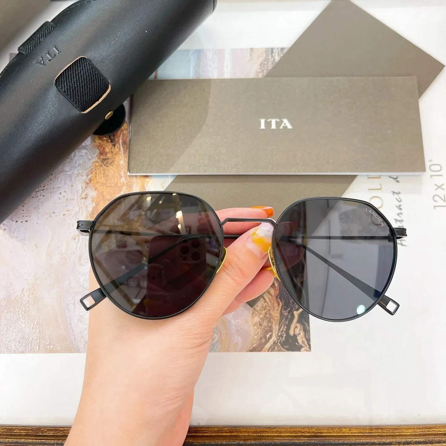 New ADITA LANCIER DLX420A Classic Black Alloy Frame Oval Womens Sunglasses Trendy Vintage Business Polarized Men's Sun Glasses
New ADITA LANCIER DLX420A Classic Black Alloy Frame Oval Womens Sunglasses Trendy Vintage Business Polarized Men's Sun Glasses