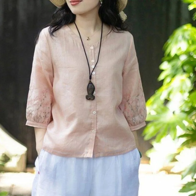 plus Size Embroidered Cotton Linen Shirt Spring Summer New Style round Neck Short Sleeve Outerwear for plus Size Women
plus Size Embroidered Cotton Linen Shirt Spring Summer New Style round Neck Short Sleeve Outerwear for plus Size Women